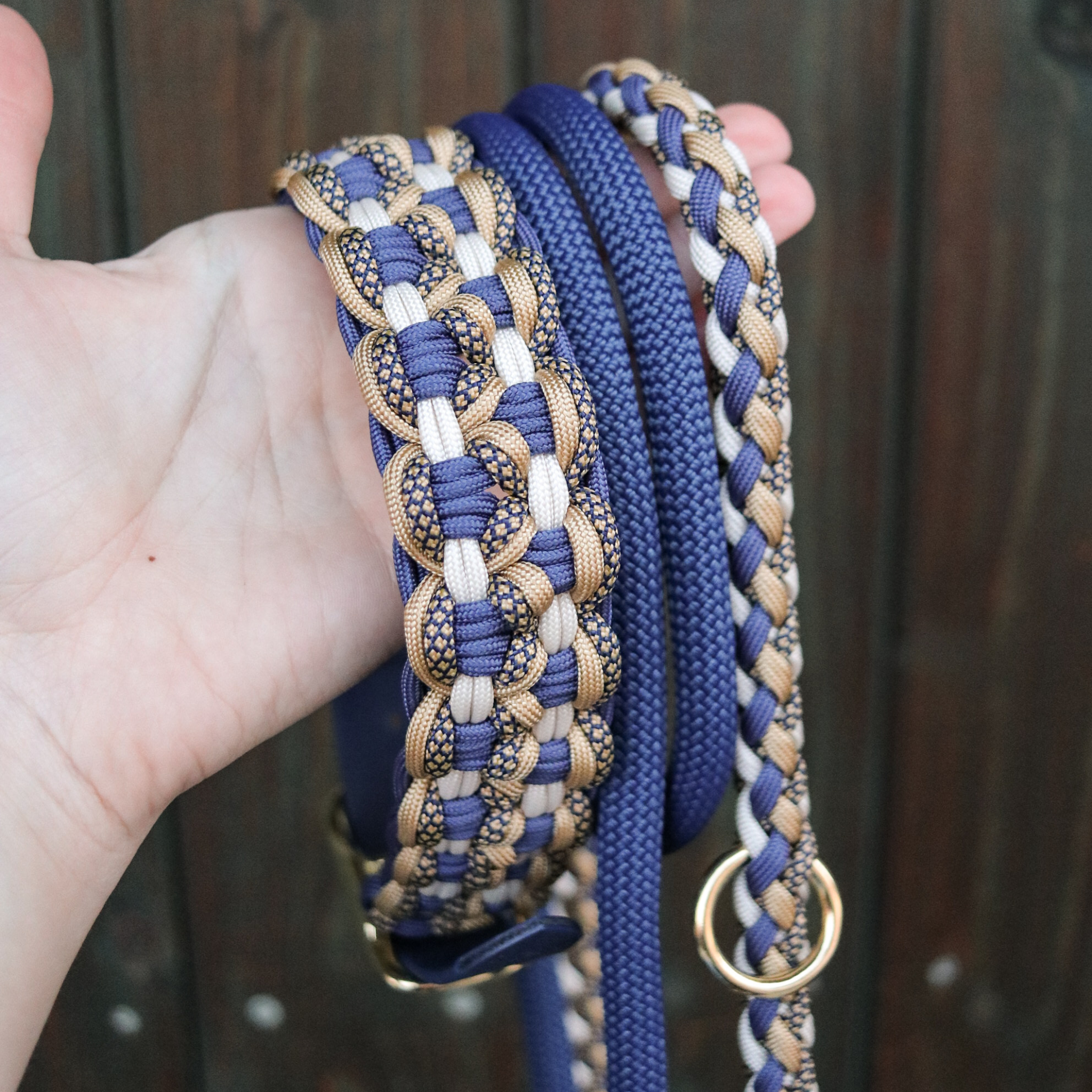 Paracordhalsband "Blossom Dreams" in Dunkelblau und Gold
