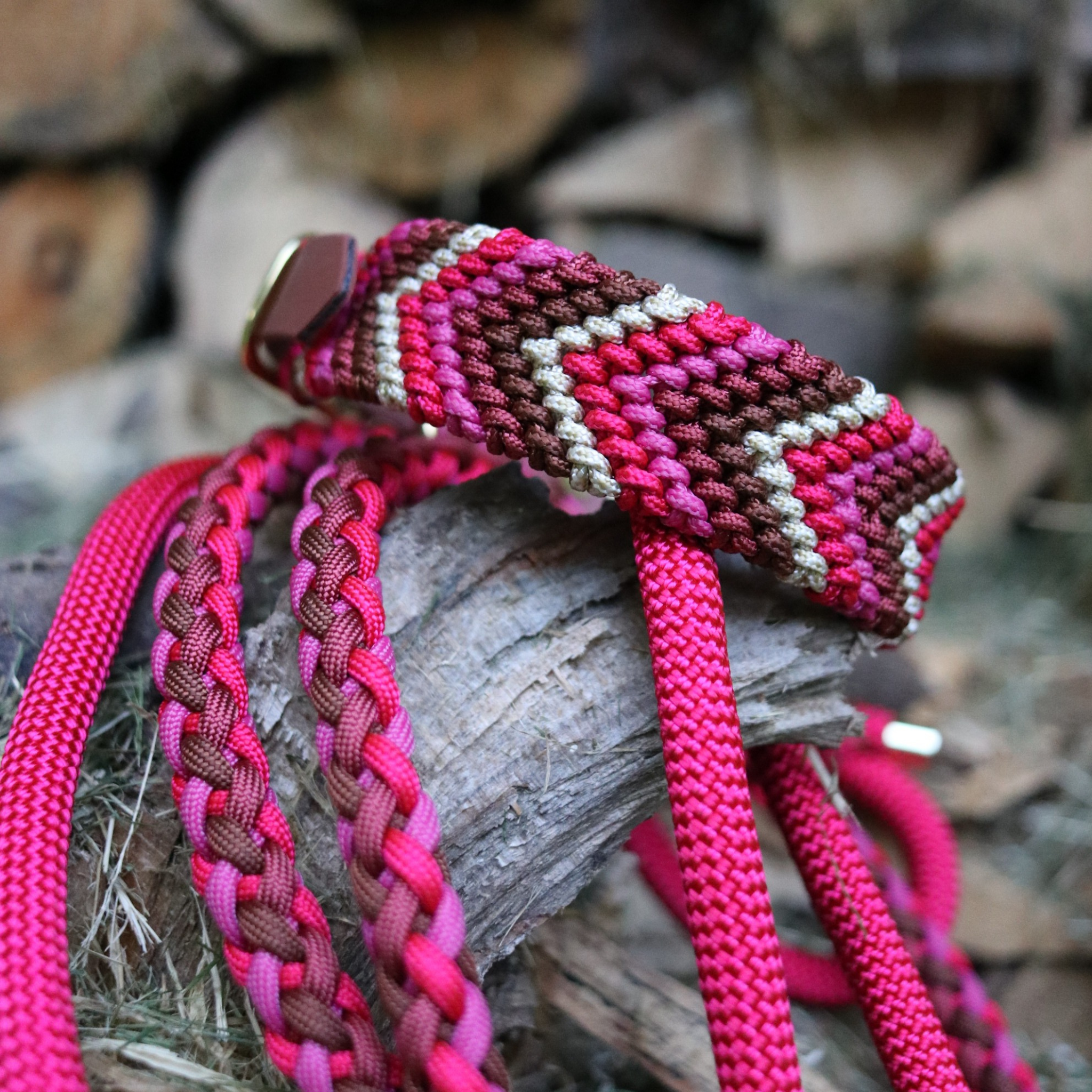Paracordhalsband "Freundschaft" in Red Velvet und Walnuss
