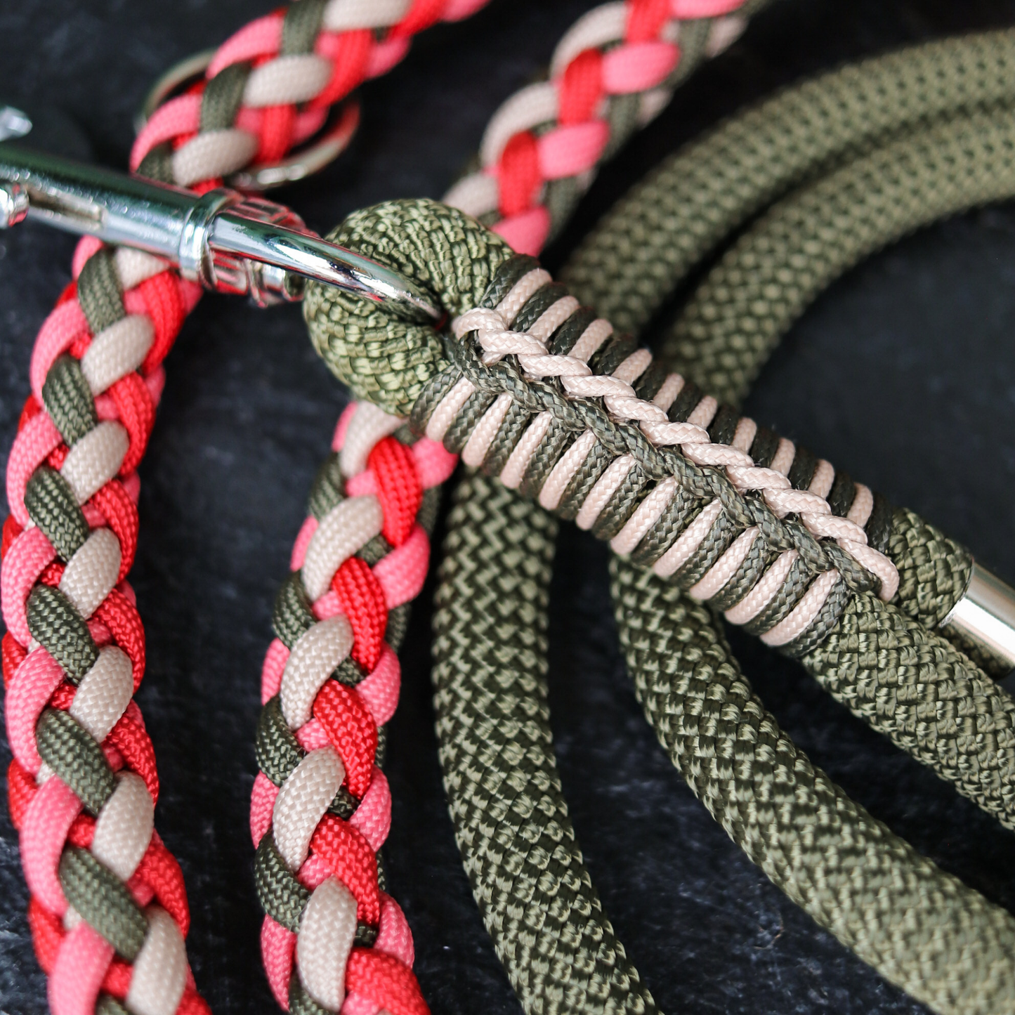 Paracord/Tau Leine in Olive und Strawberry