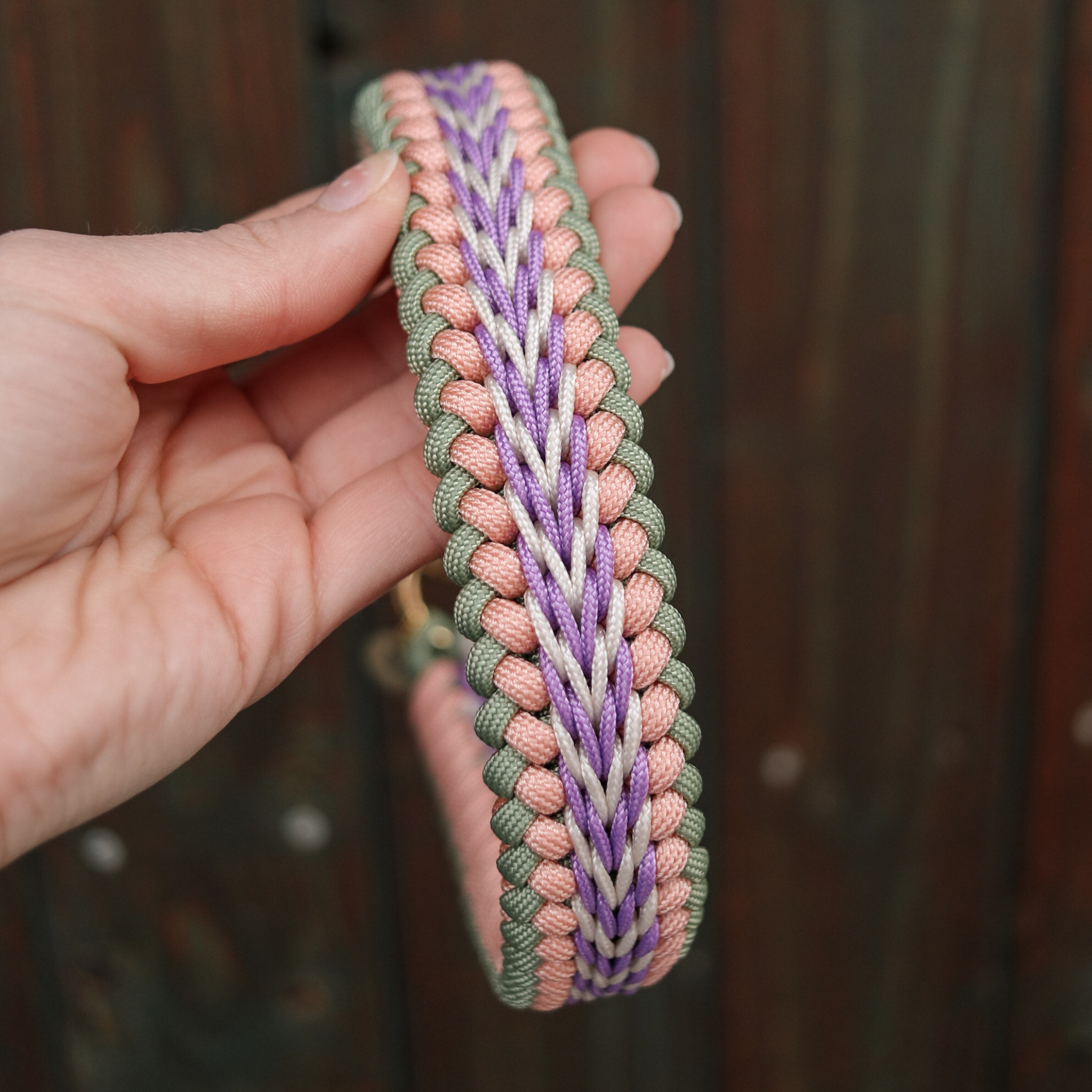 Paracordhalsband "Wave" in Guacamole und Lila
