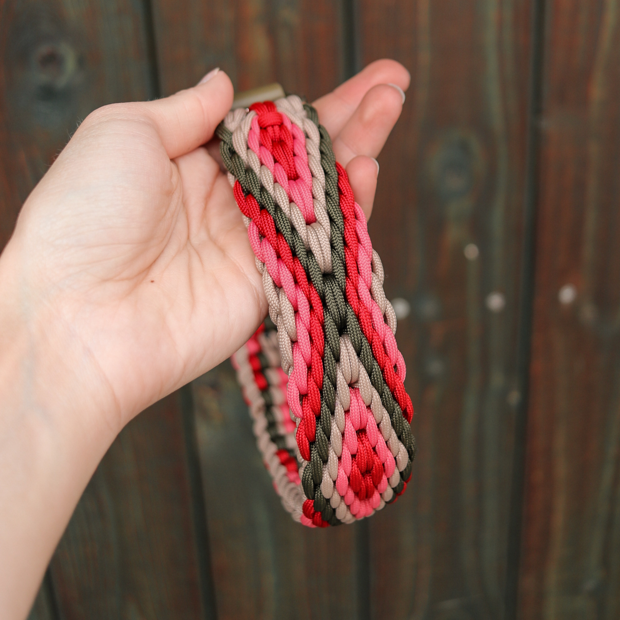 Paracordhalsband "Herkis" in Olive und Strawberry
