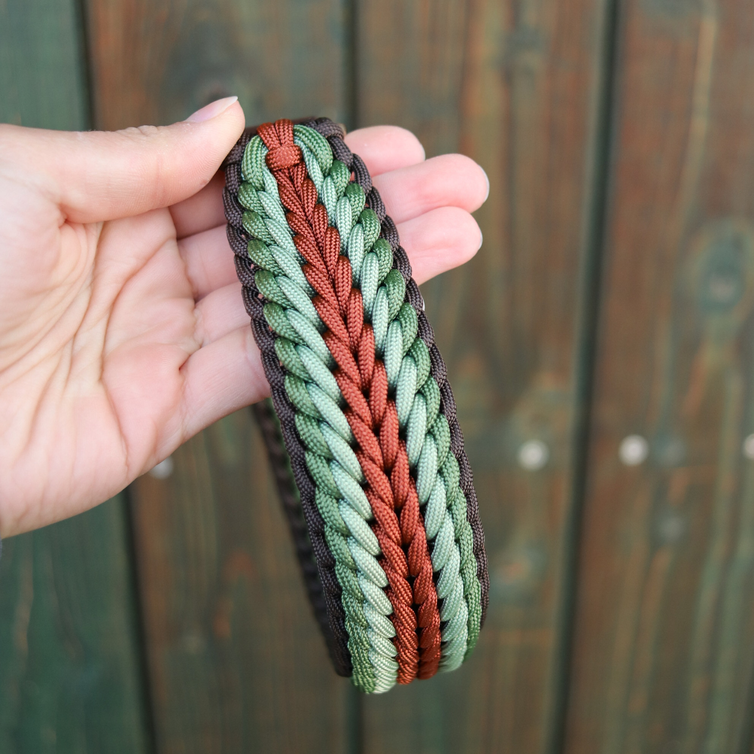 Paracordhalsband "Shining" in Espresso und Rust