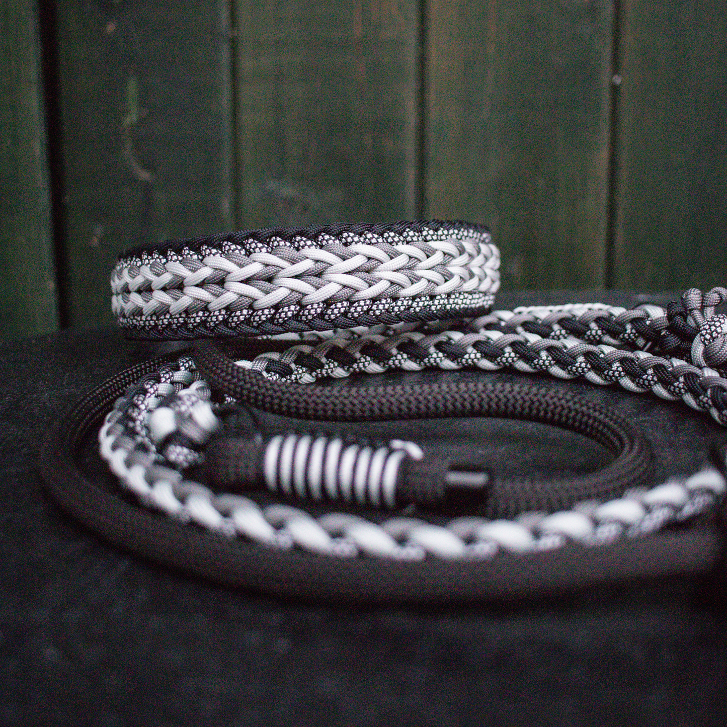 Paracord/Tau Leine in Grau und Schwarz