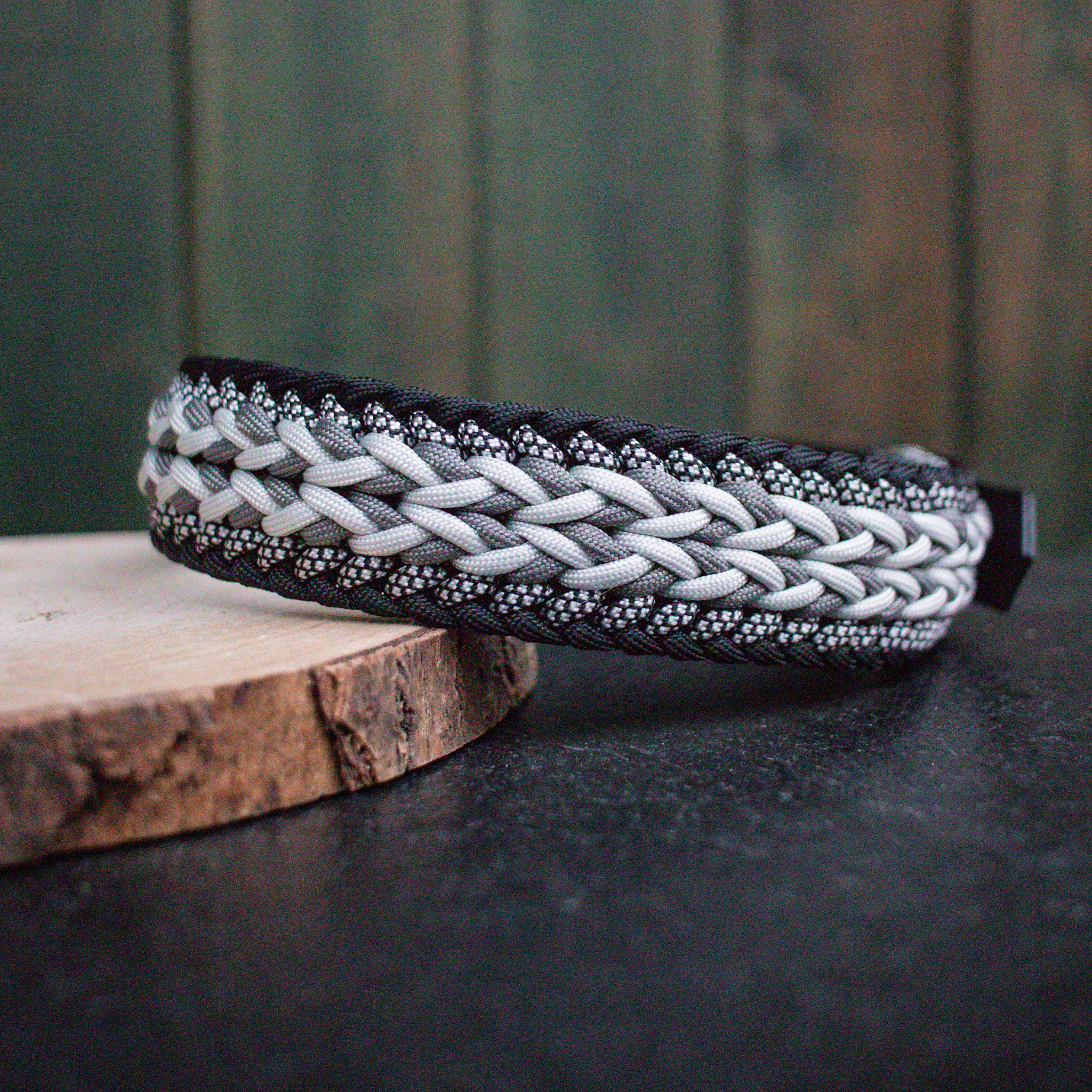 Paracordhalsband "Juno" in Schwarz und Grau