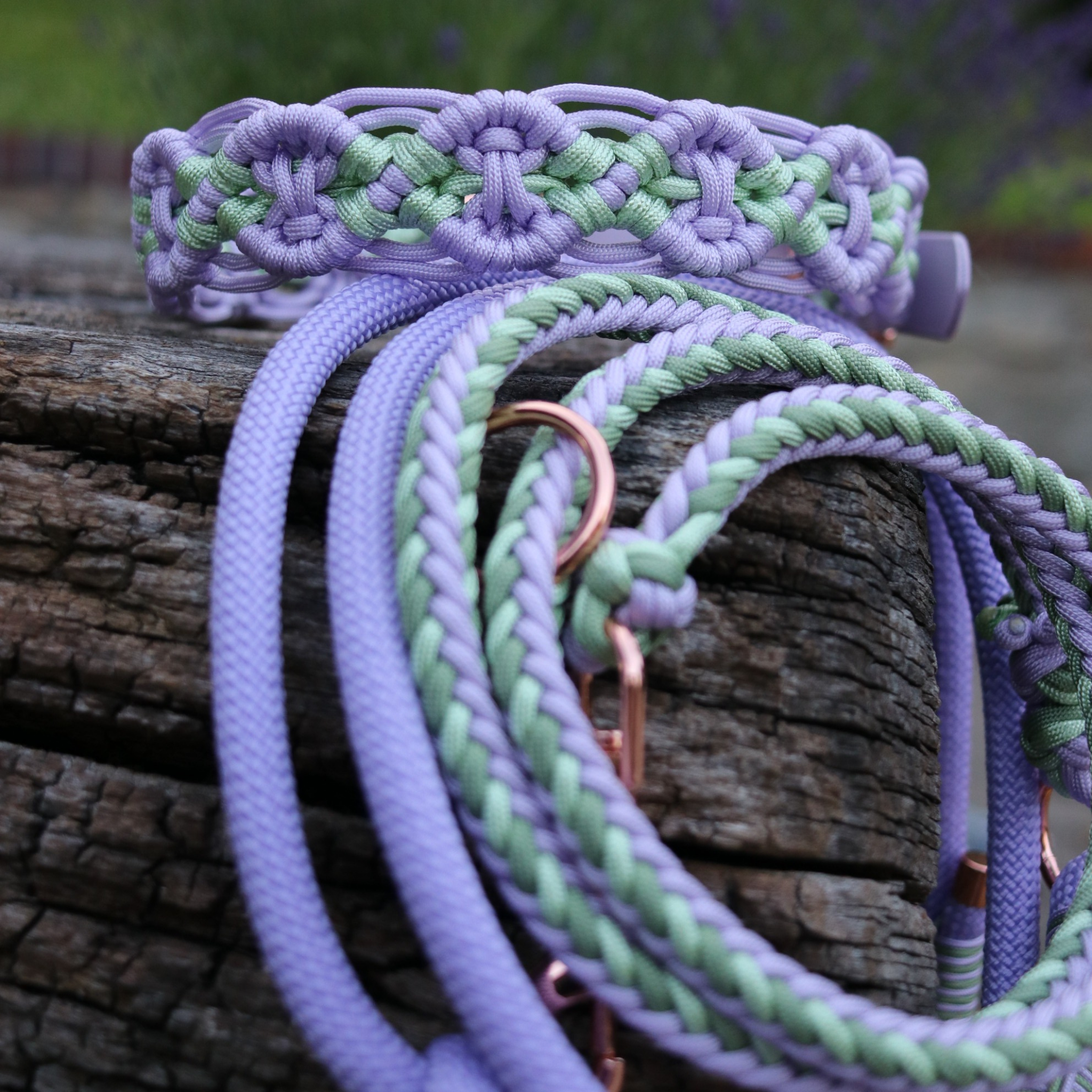 Paracordhalsband "Elly's Boho" in Lila und Grün
