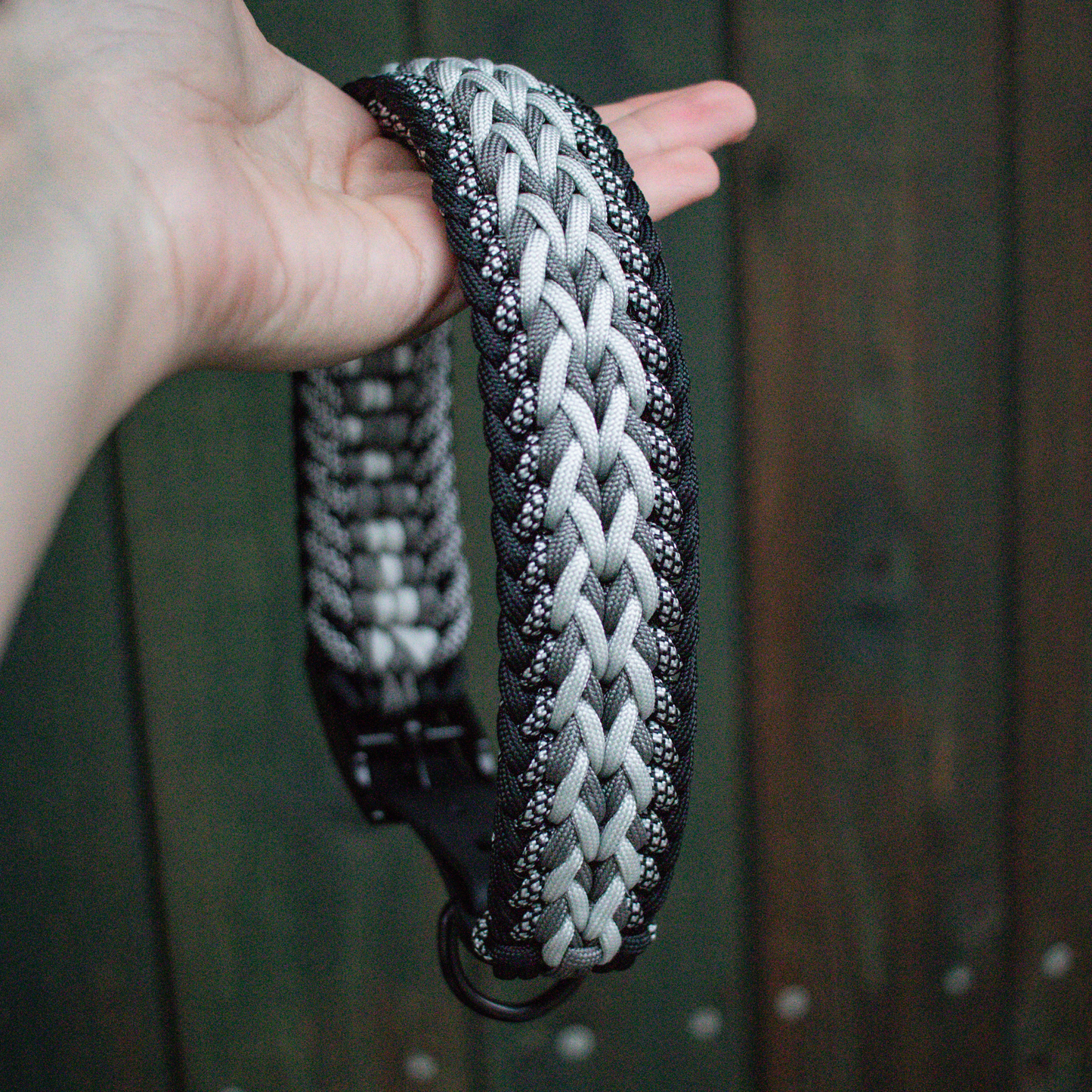 Paracordhalsband "Juno" in Schwarz und Grau