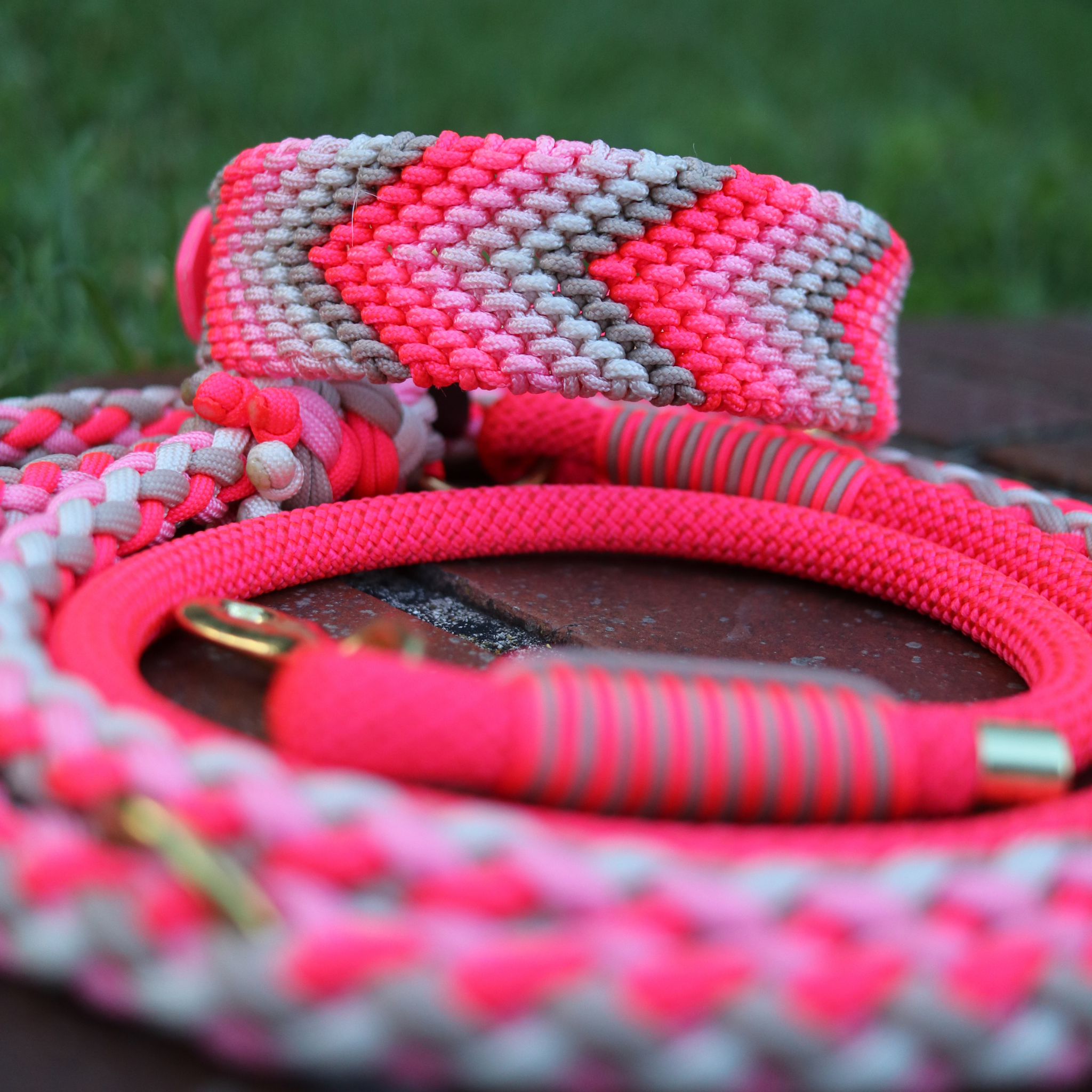 Paracordkombi in Neon Pink und Beige