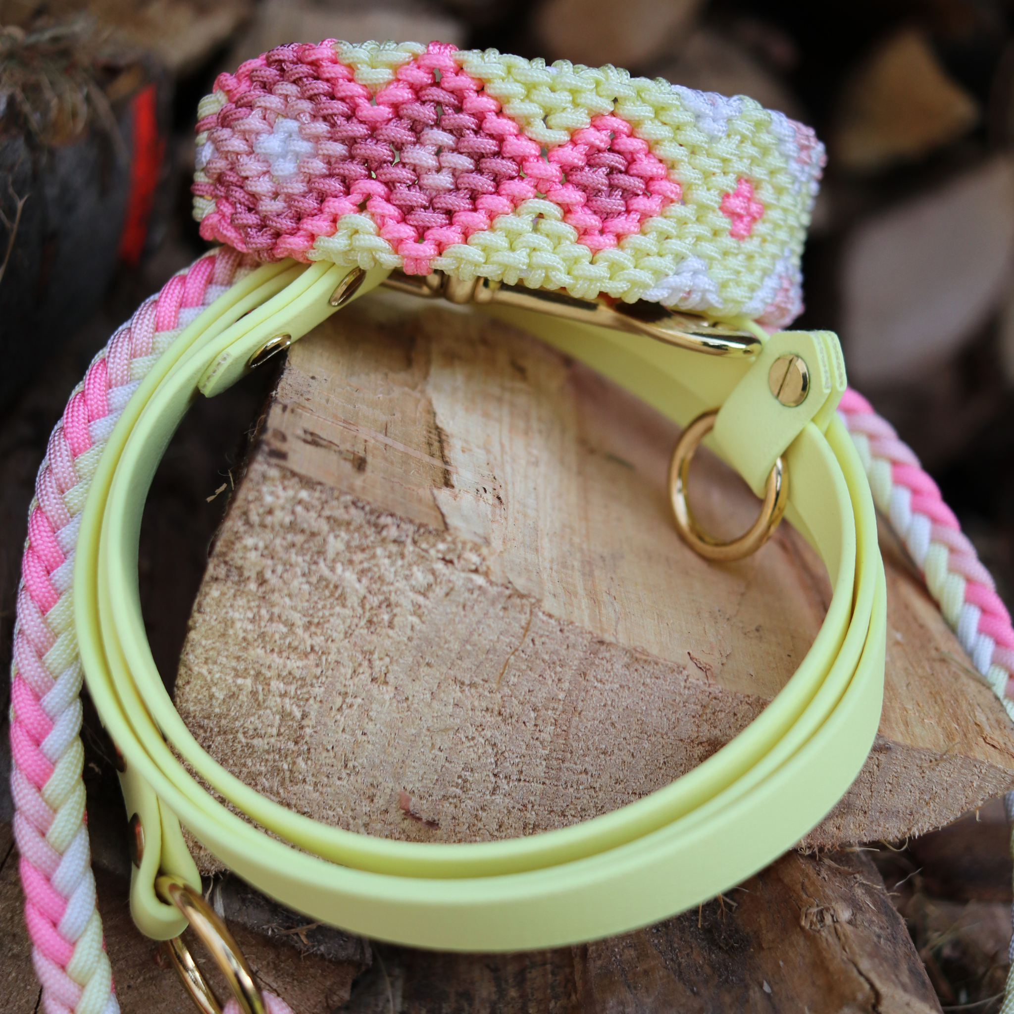 Paracordhalsband "Lotus" in Pastellgelb und Rosa
