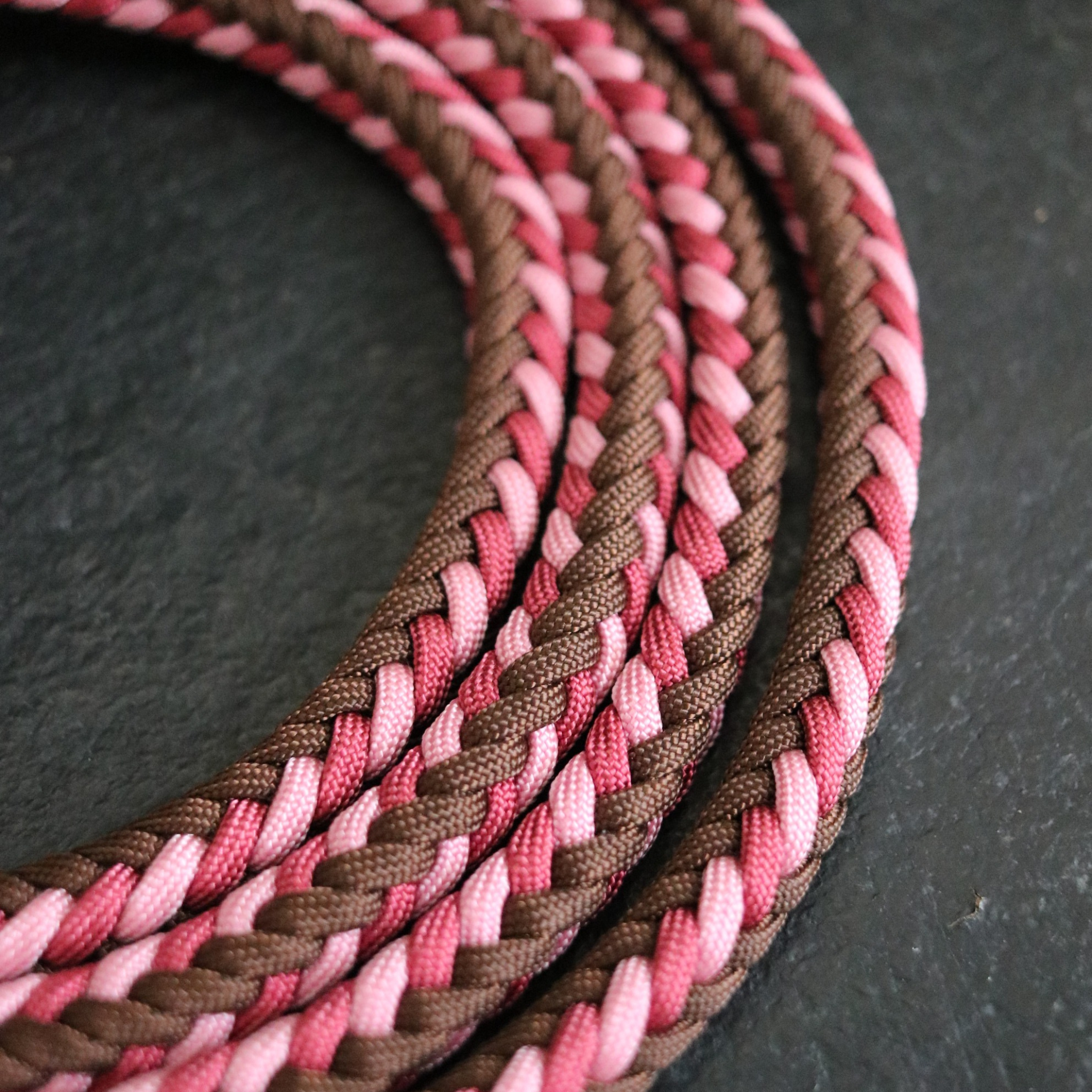 Paracordleine "Herringbone" in Walnuss und Rosa