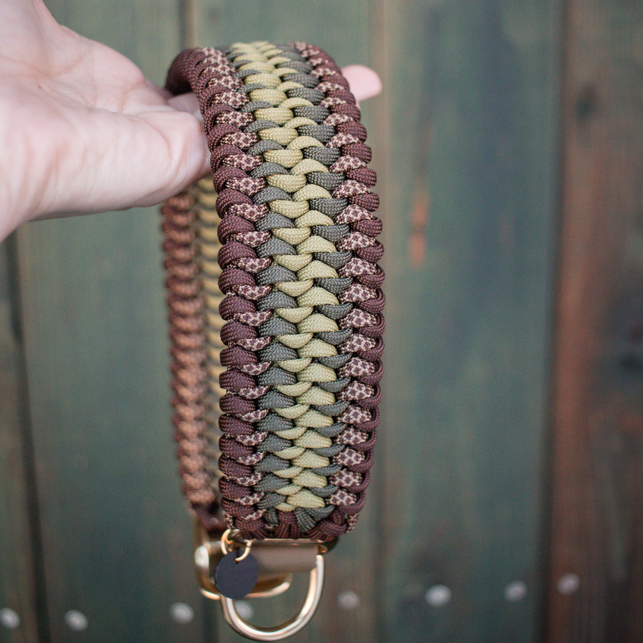 Paracordhalsband "Lilith" in Walnuss und Moos