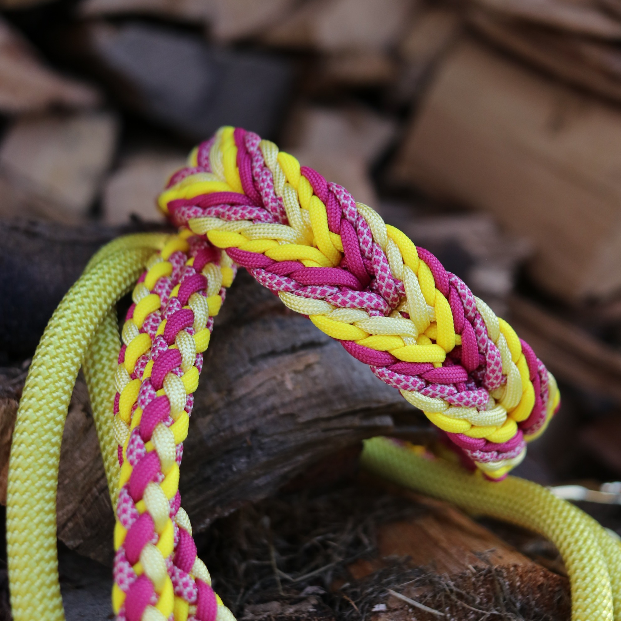 Paracordhalsband "Valentine" in Fuchsia und Gelb