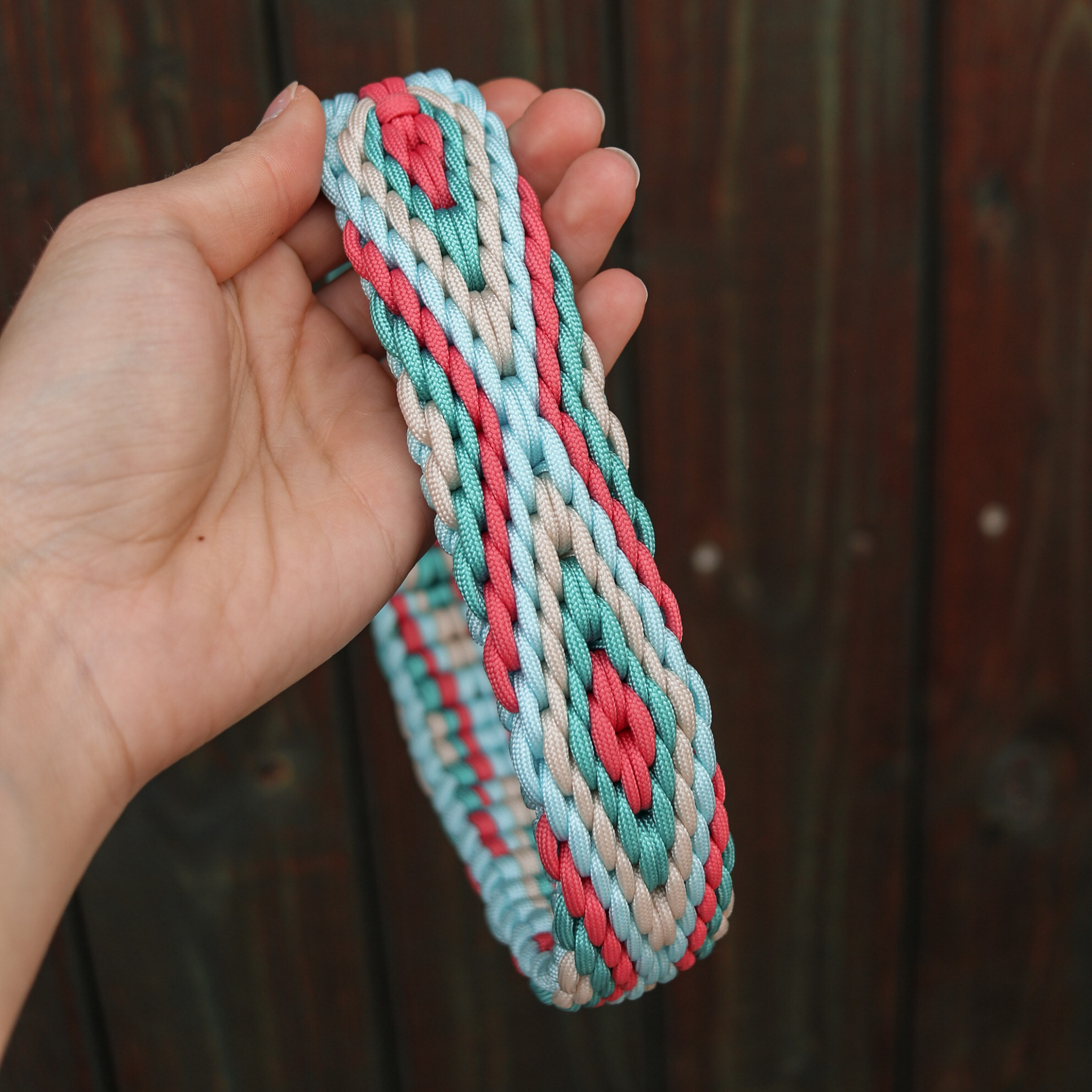 Paracordhalsband "Herkis" in Türkis und Strawberry