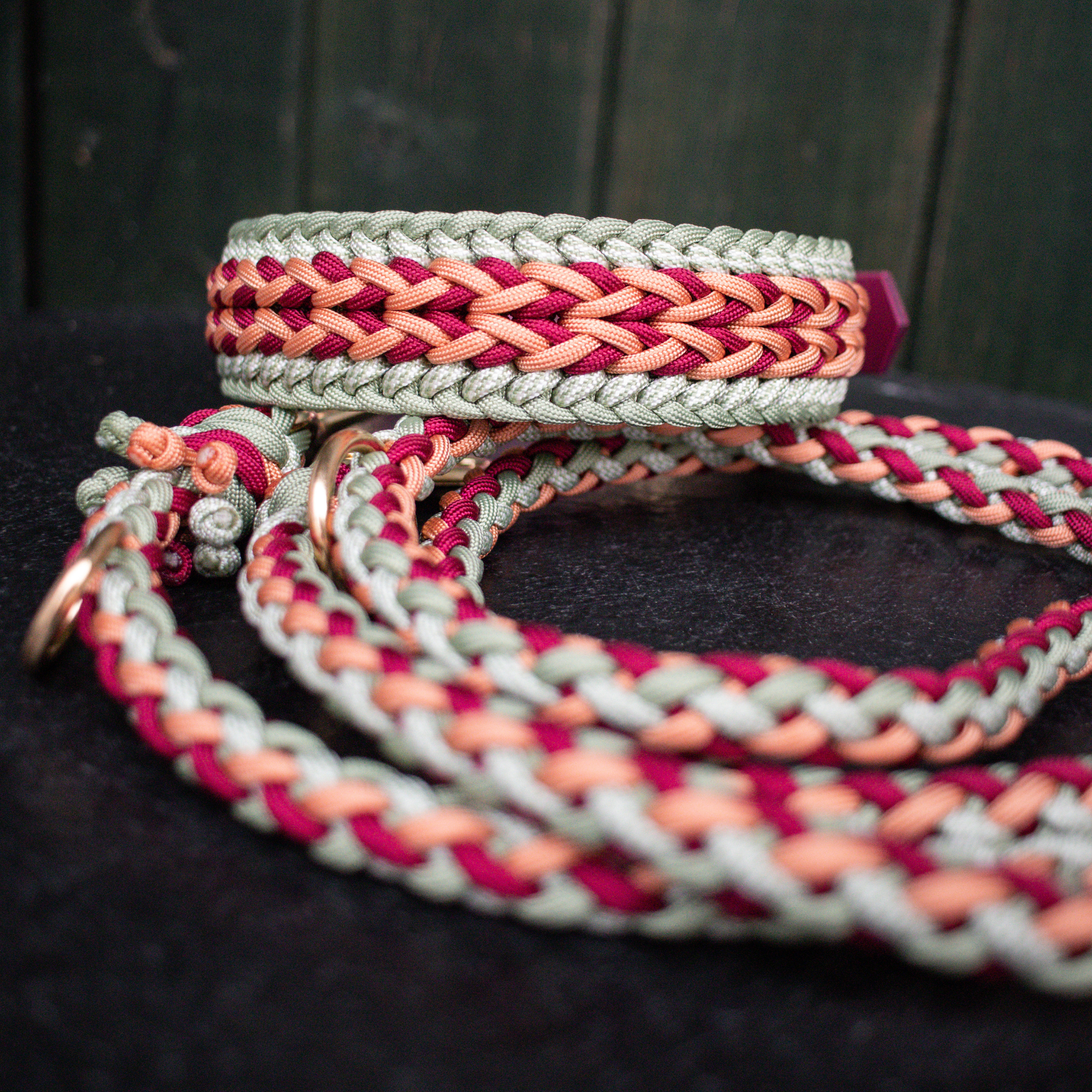Paracordhalsband "Juno" in Weinrot und Guacamole