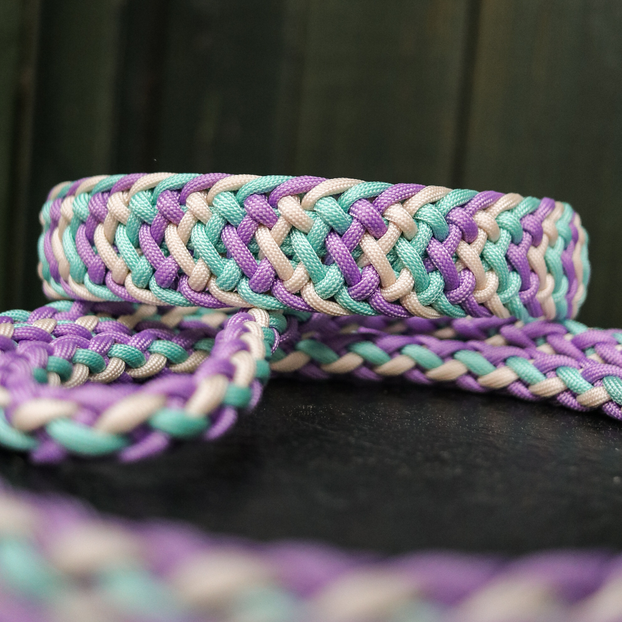 Paracordhalsband "3 Way Tie" in Blau und Lila