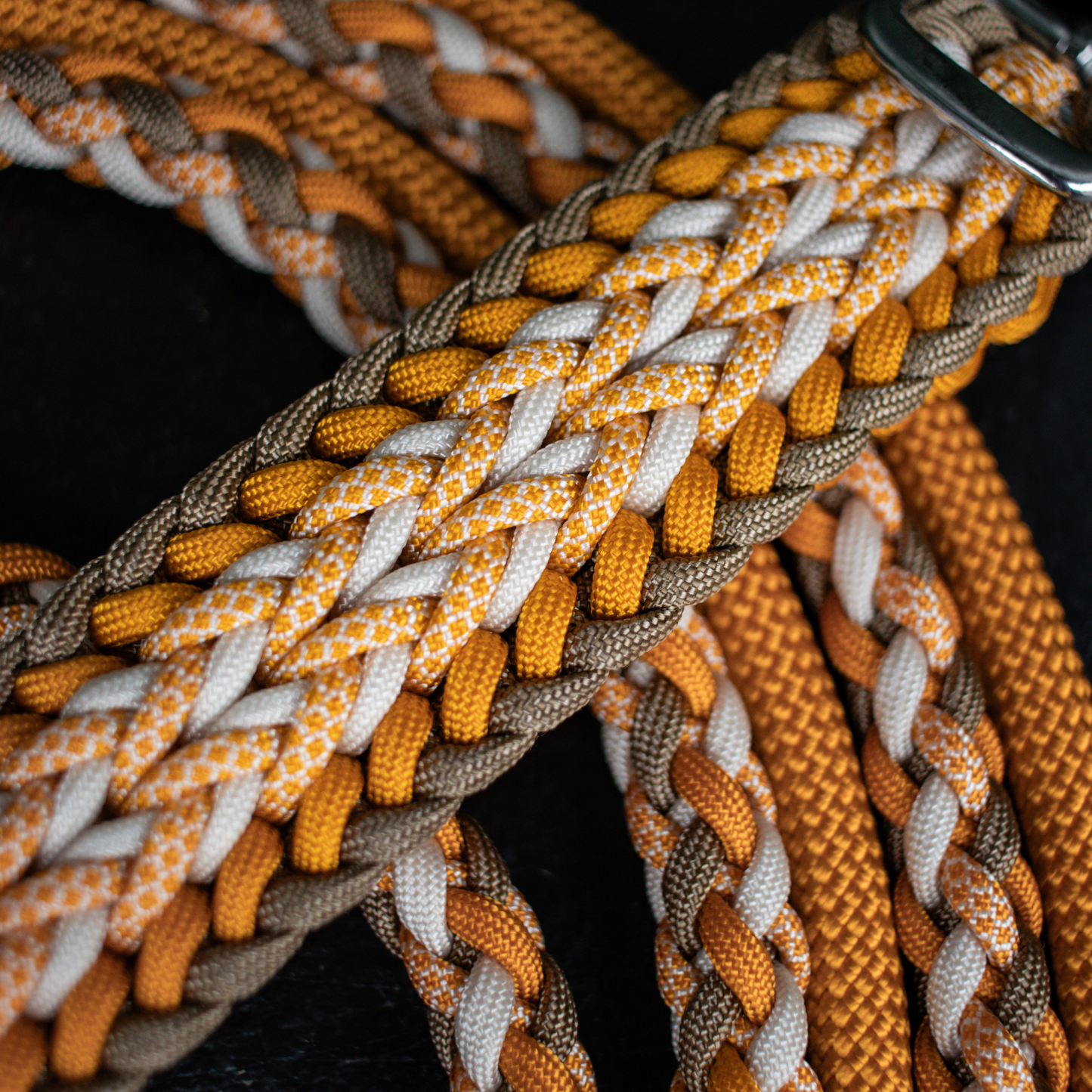 Paracordhalsband "Juno" in Goldbraun und Ocker