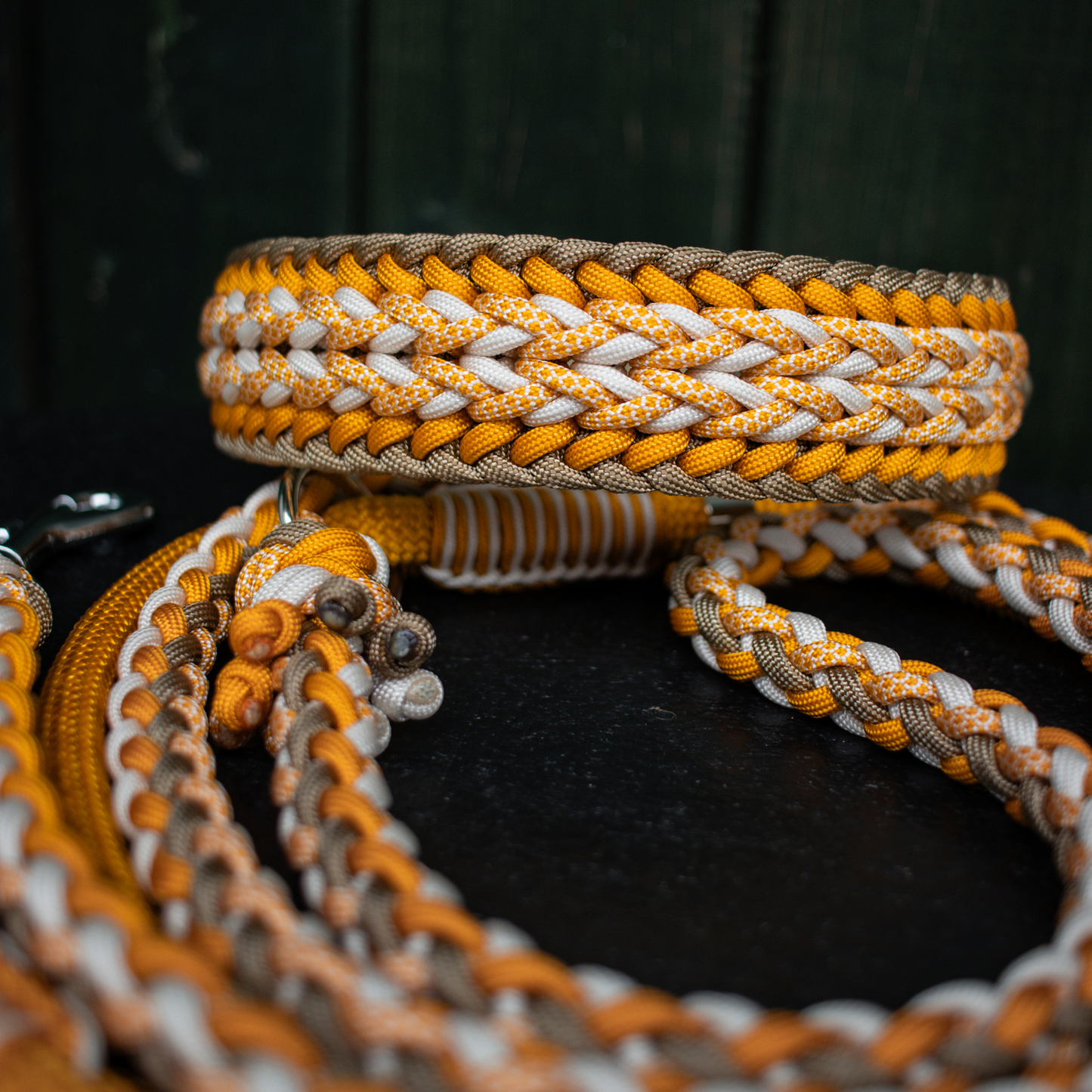 Paracordhalsband "Juno" in Goldbraun und Ocker