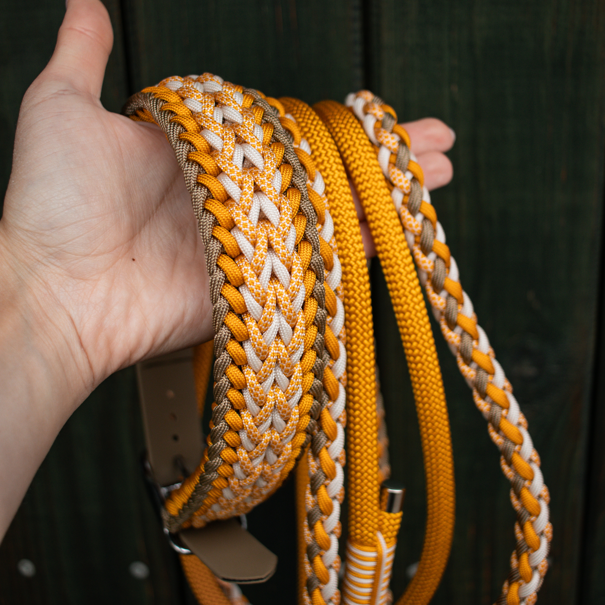 Paracordhalsband "Juno" in Goldbraun und Ocker