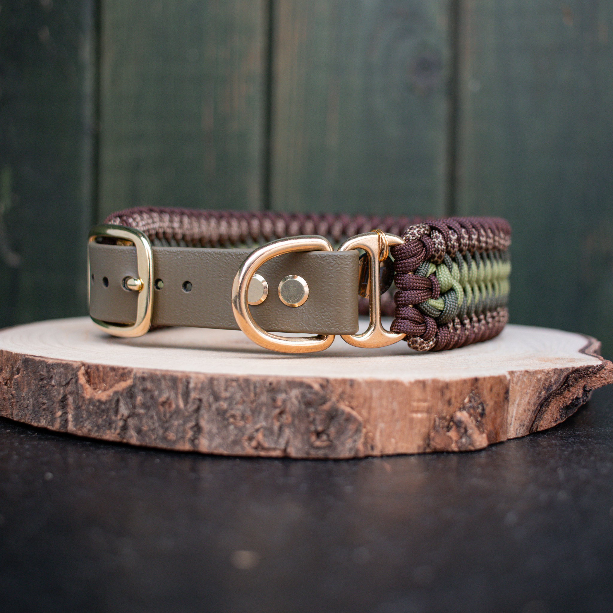 Paracordhalsband "Lilith" in Walnuss und Moos
