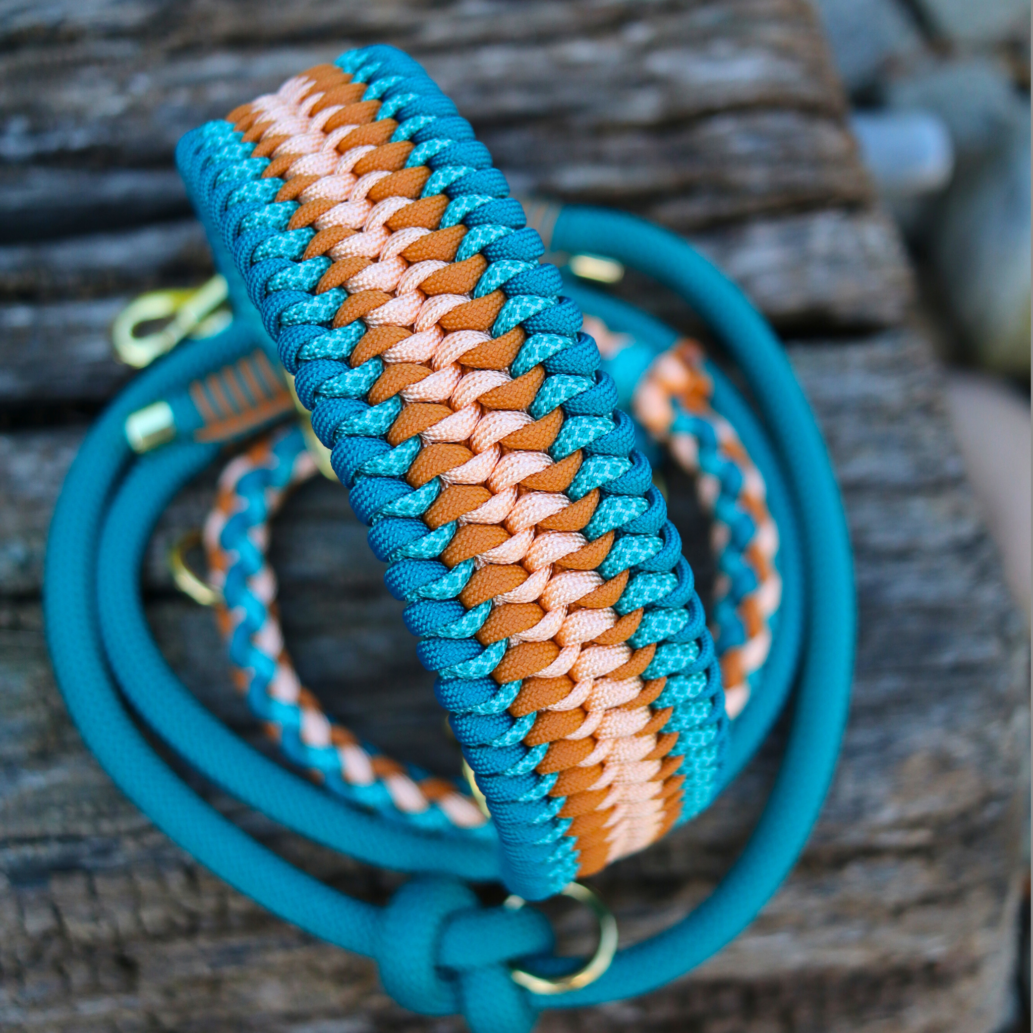 Paracordhalsband "Lilith" in Weinrot Teal und Mustard