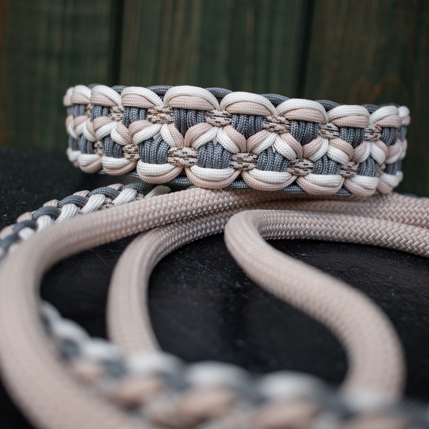 Paracordhalsband "Blossom Dreams" in Beige und Grau