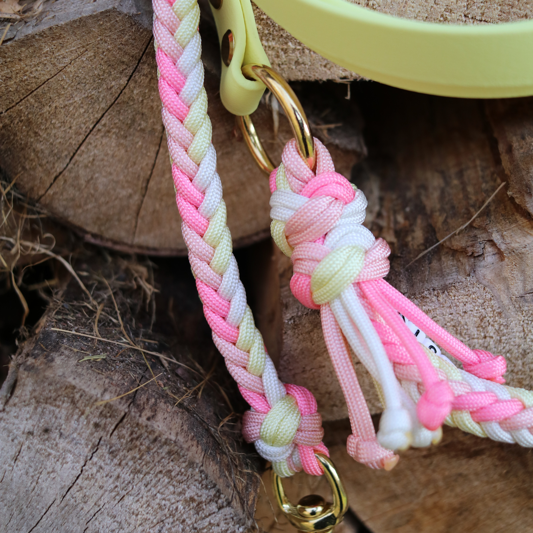 Paracordhalsband "Lotus" in Pastellgelb und Rosa