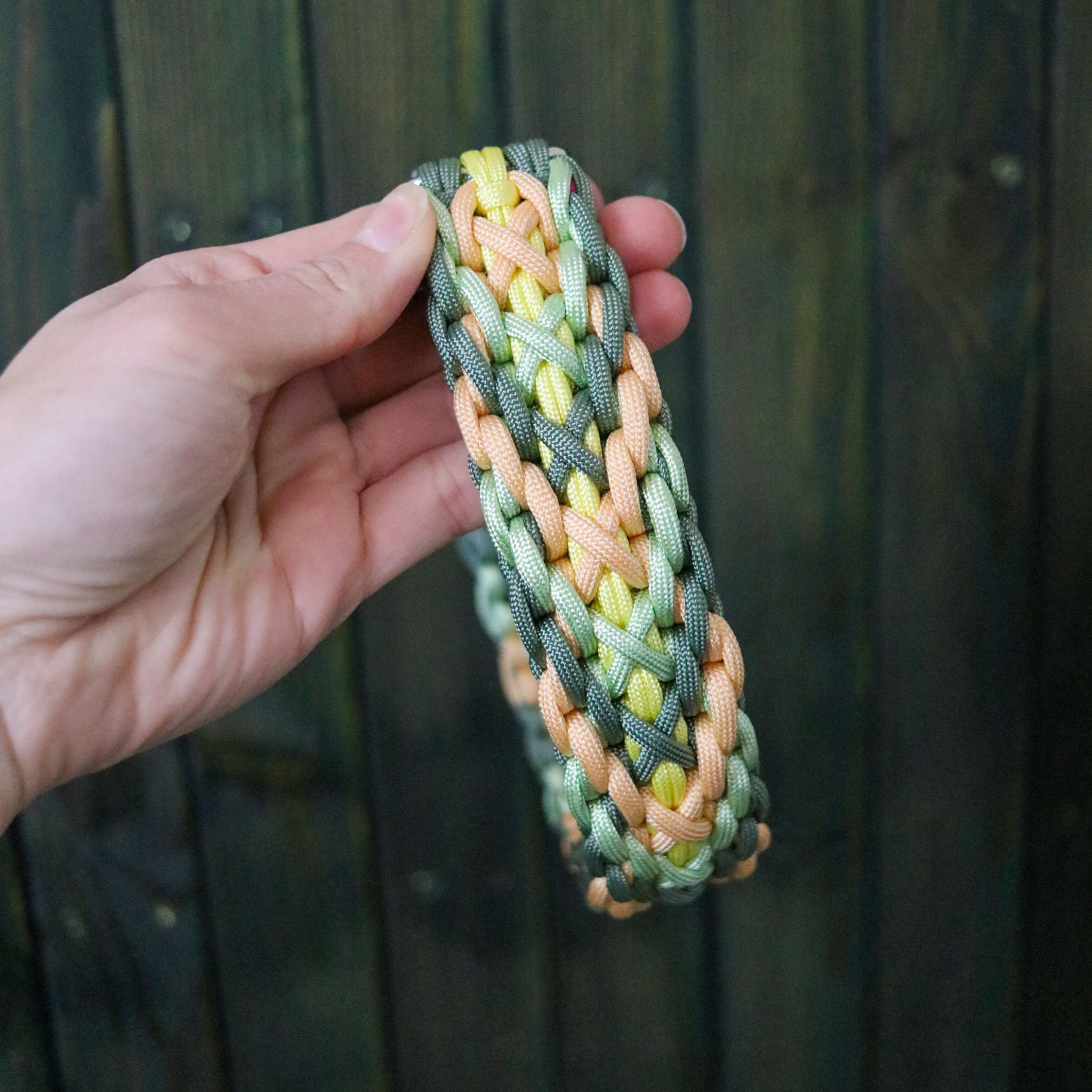 Paracordhalsband "XOXO" in Foggy und Apricot