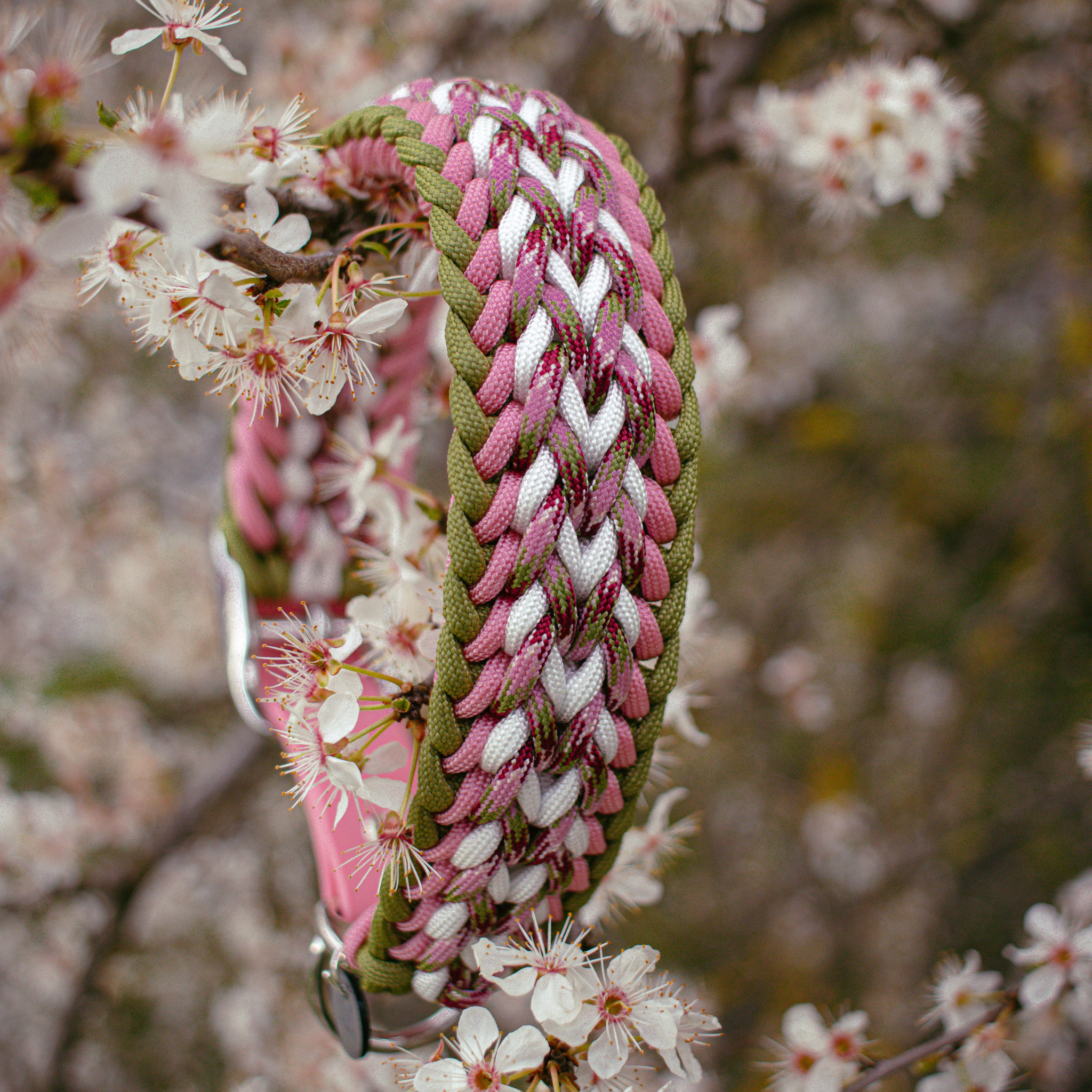 Paracordhalsband "Juno" in Rosa und Moos