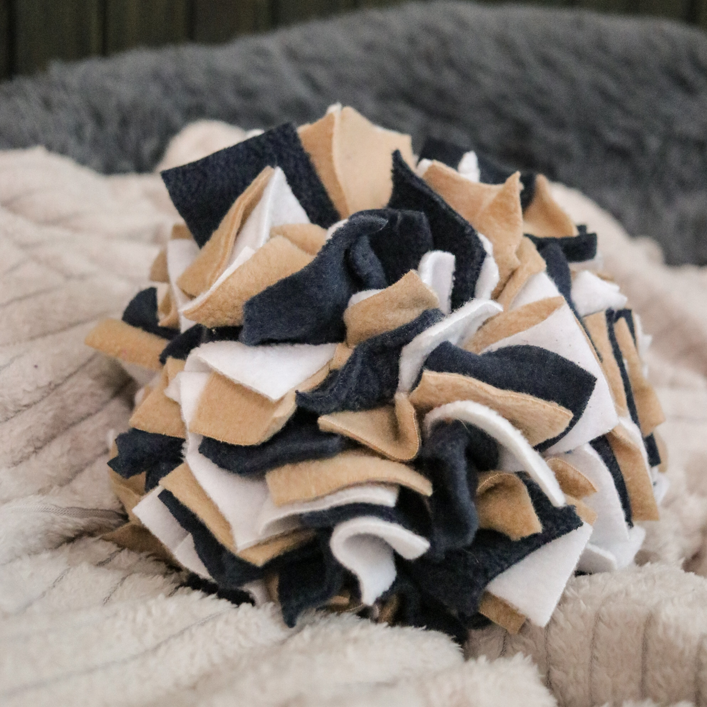 Schnüffelball "Schwarz/Beige" klein