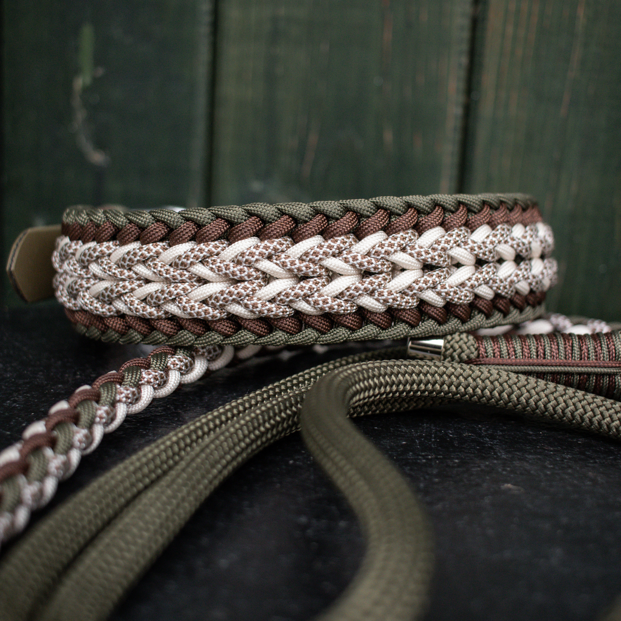 Paracordhalsband "Juno" in Olive und Walnuss