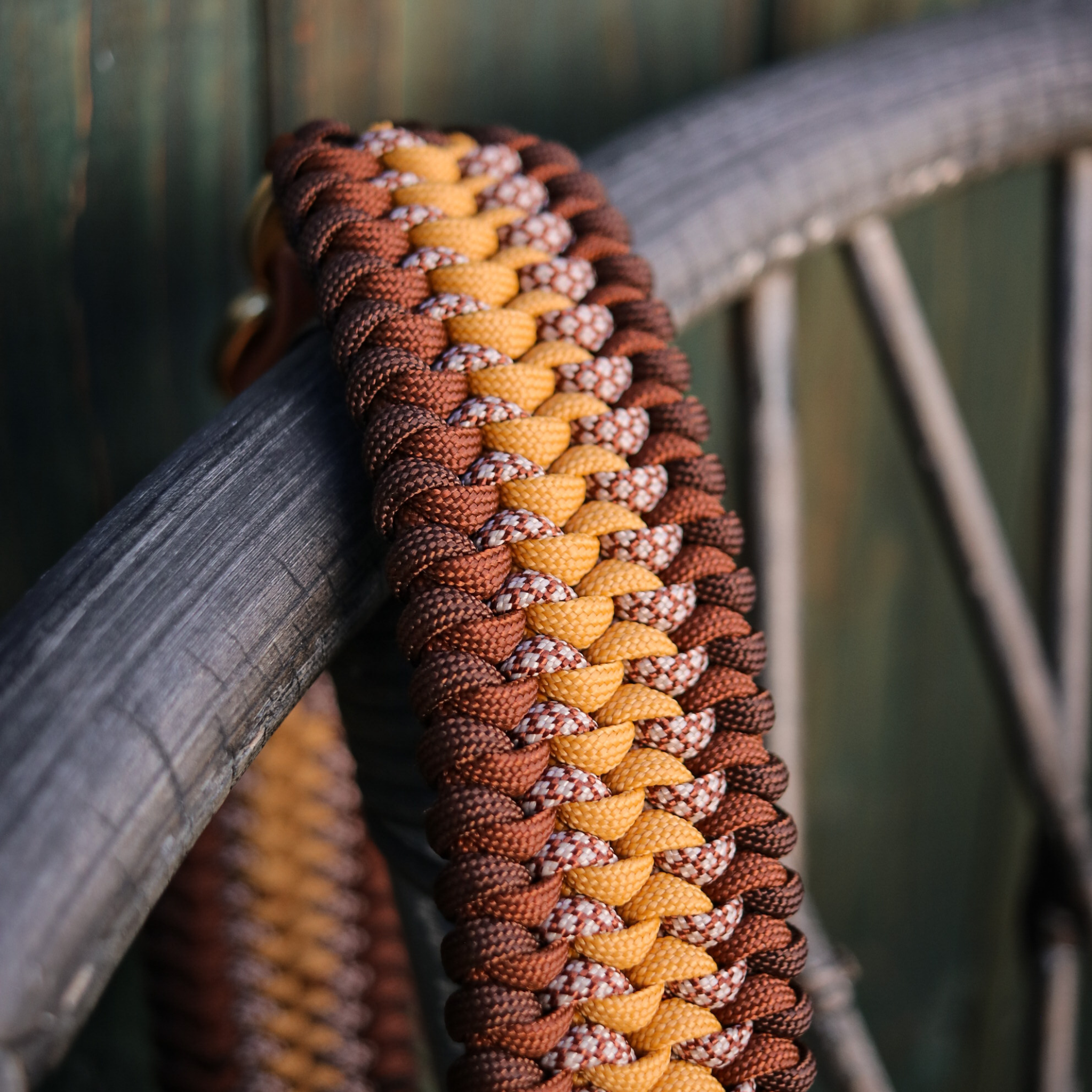 Paracordhalsband "Lilith" in Karamell und Braun