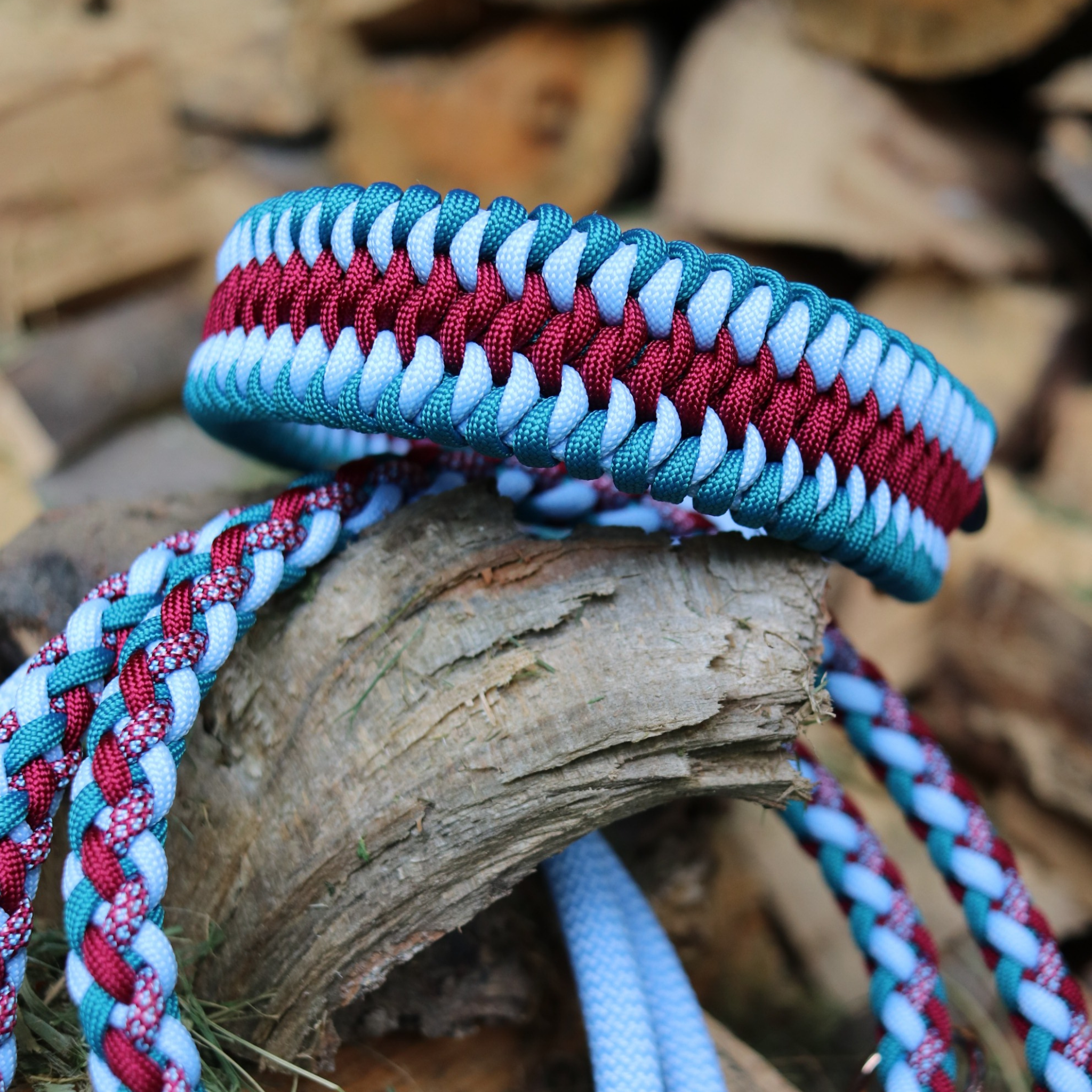 Paracordhalsband "Lilith Junior" in Türkis und Weinrot
