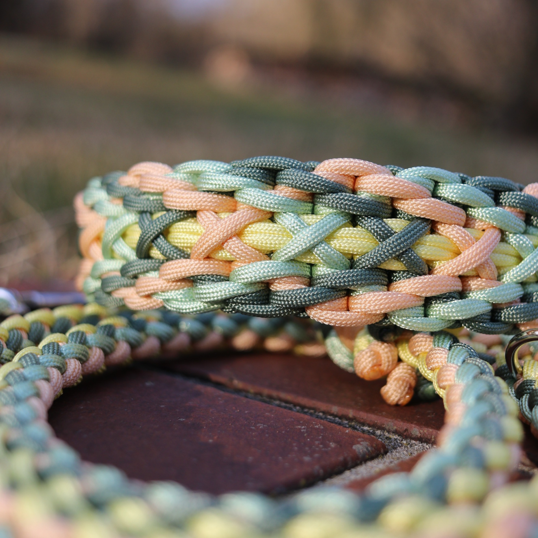 Paracordhalsband "XOXO" in Foggy und Apricot