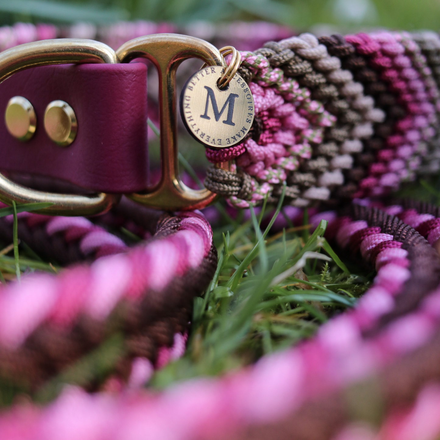 Paracordhalsband "Freundschaft" in Walnuss und Rosa