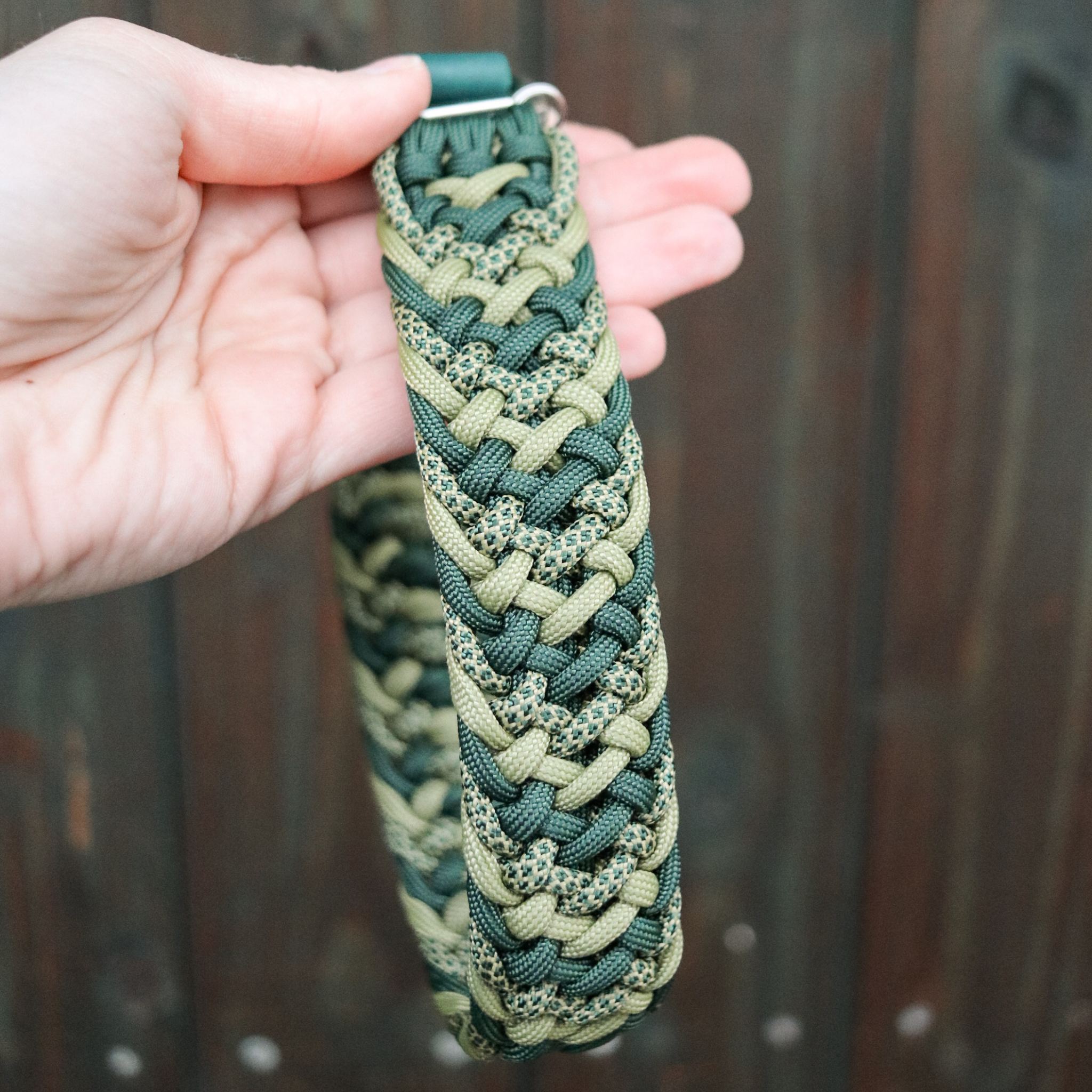 Paracordhalsband "3 Way Tie" in Dunkelgrün und Moos