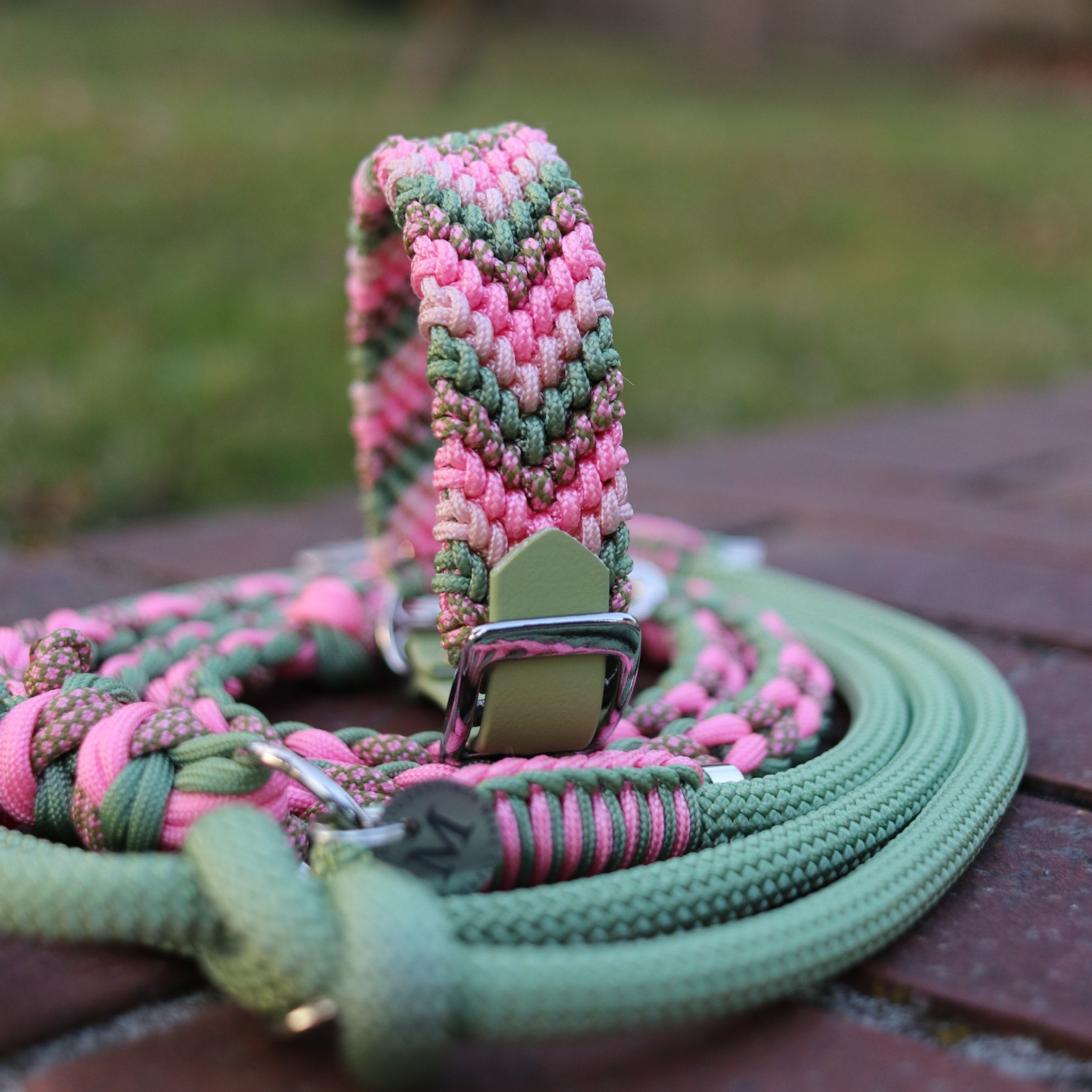 Paracordhalsband "Freundschaft" 2,5cm Breite in Rosa und Guacamole