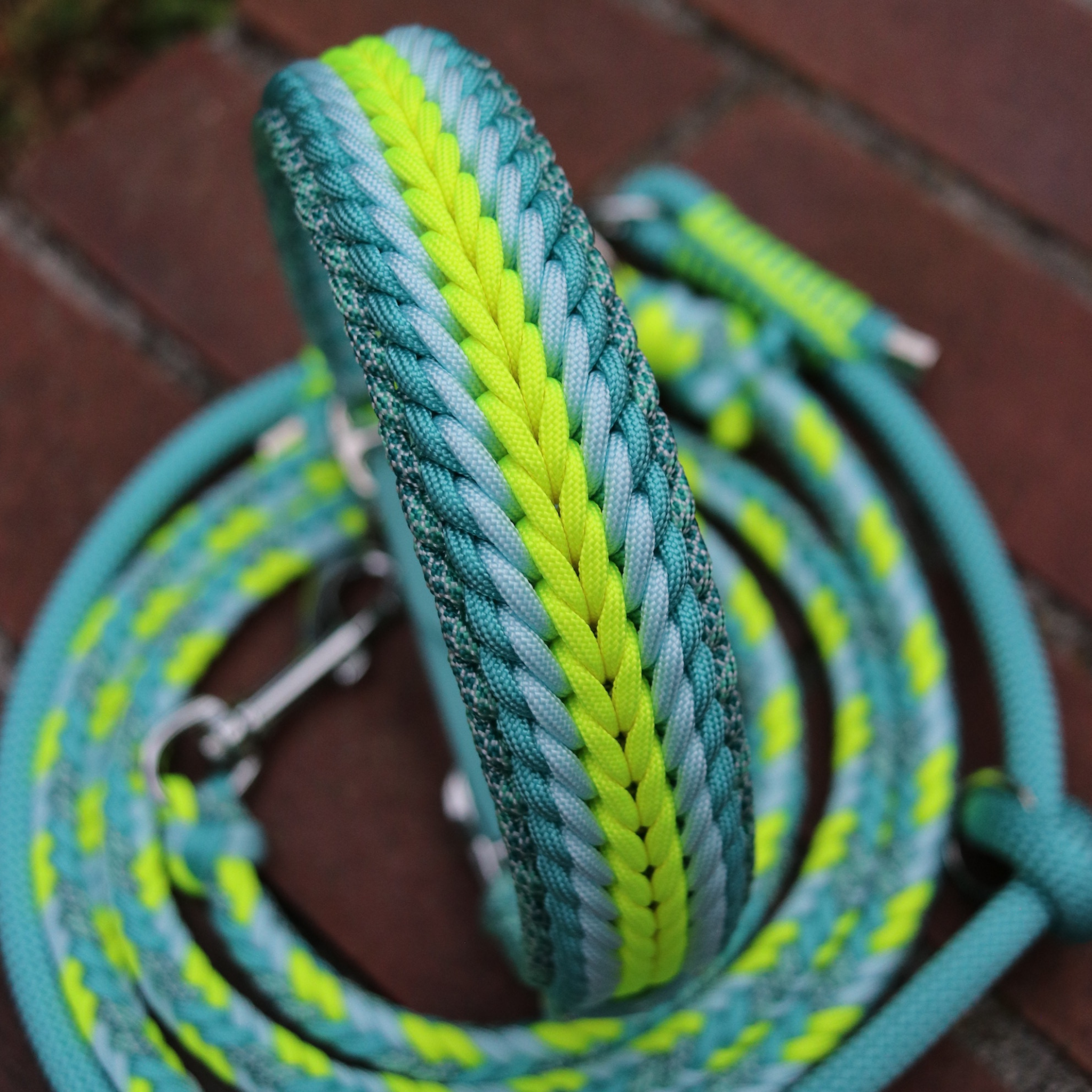 Paracordhalsband "Shining" oder "Herkis" in Neon Gelb und Türkis