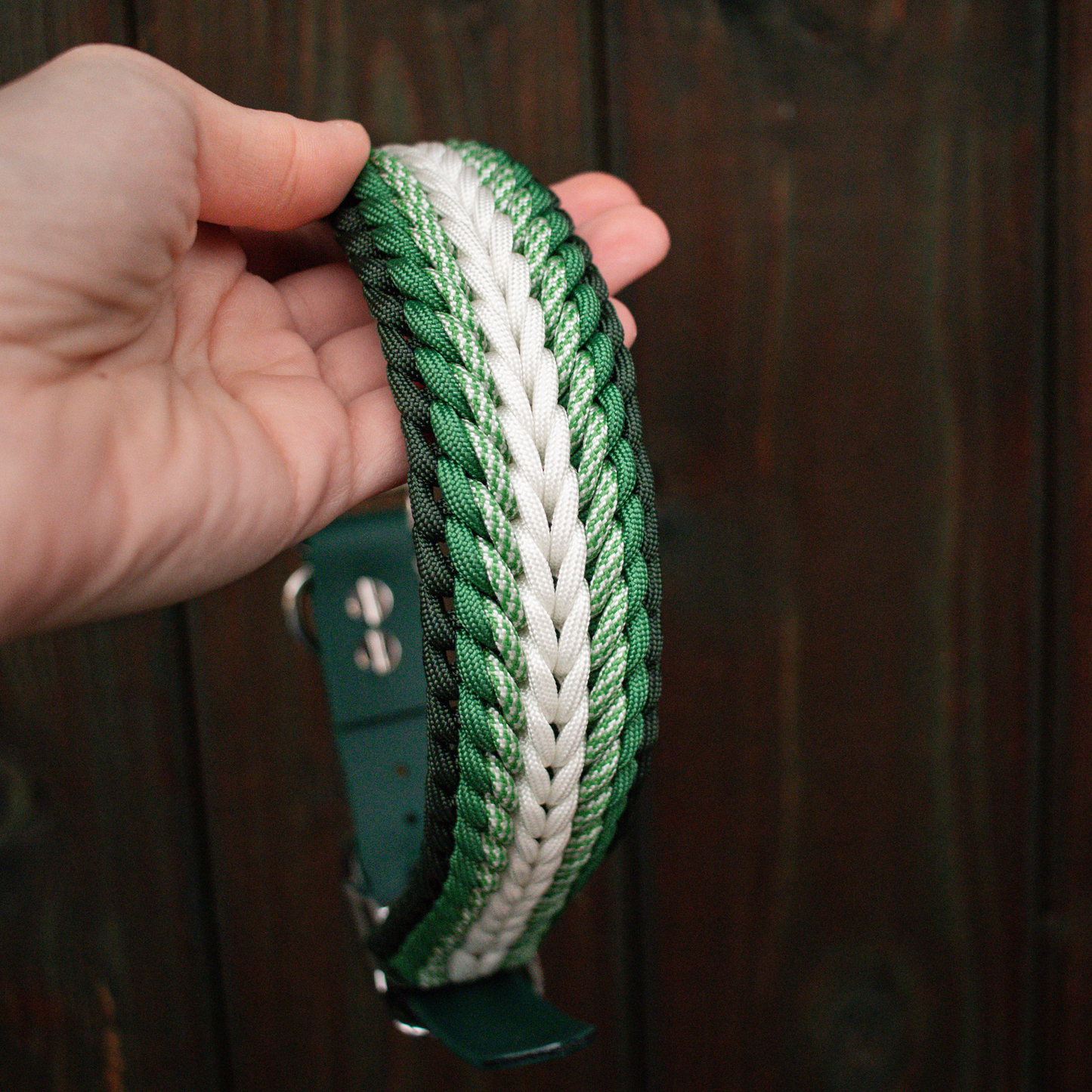 Paracordhalsband "Shining" in Grüntönen