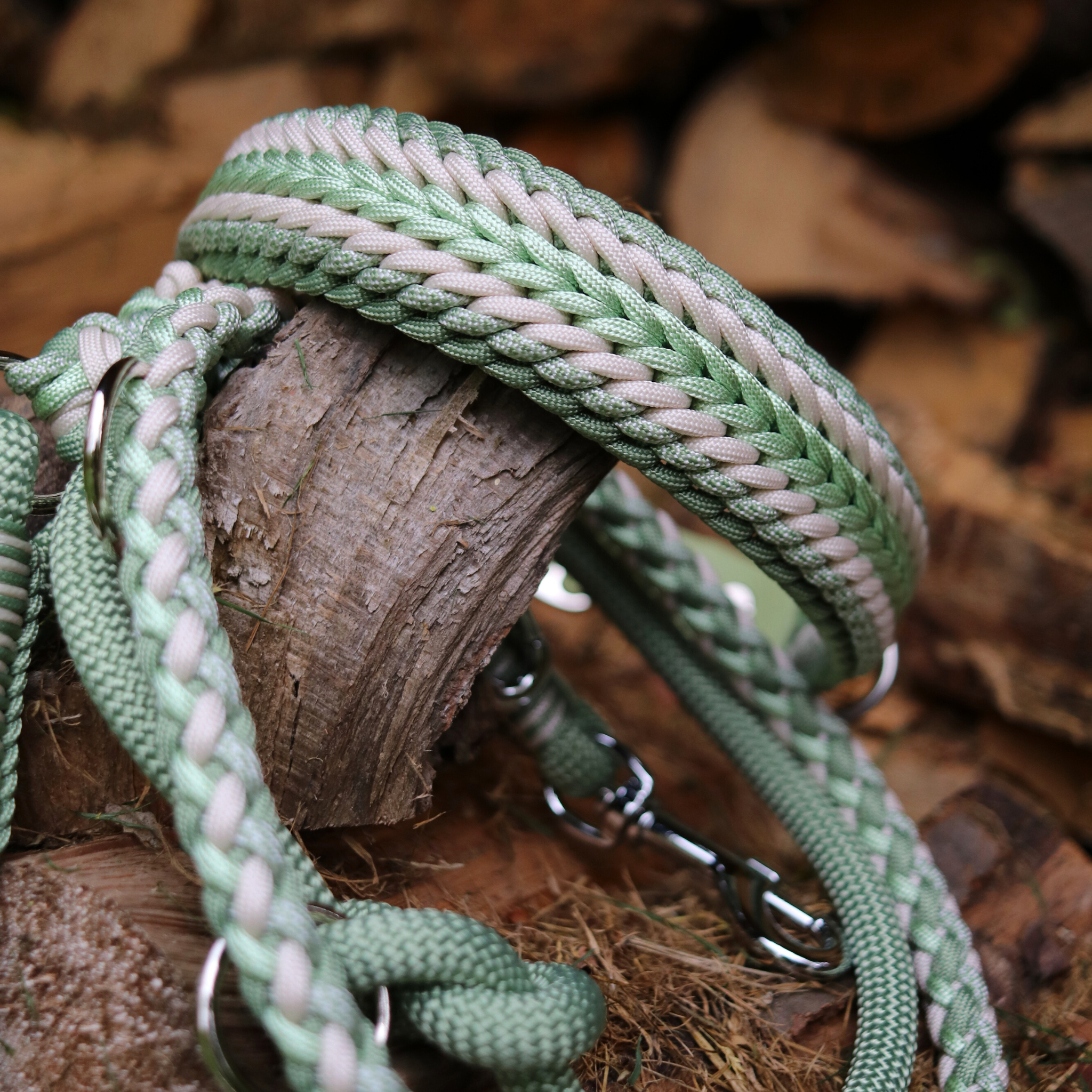Paracordhalsband "Shining" in Guacamole und Cream