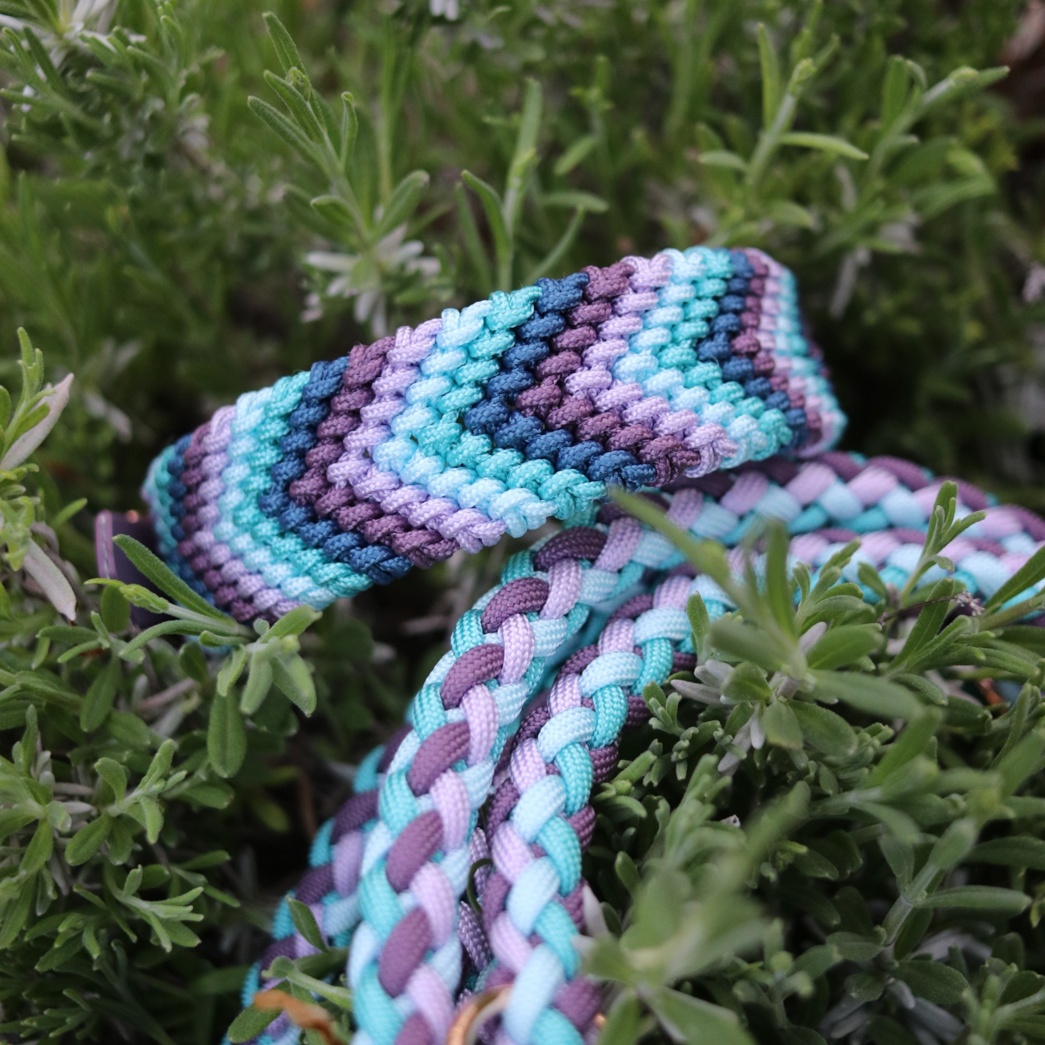 Paracordhalsband "Freundschaft" in Mauve und Türkis