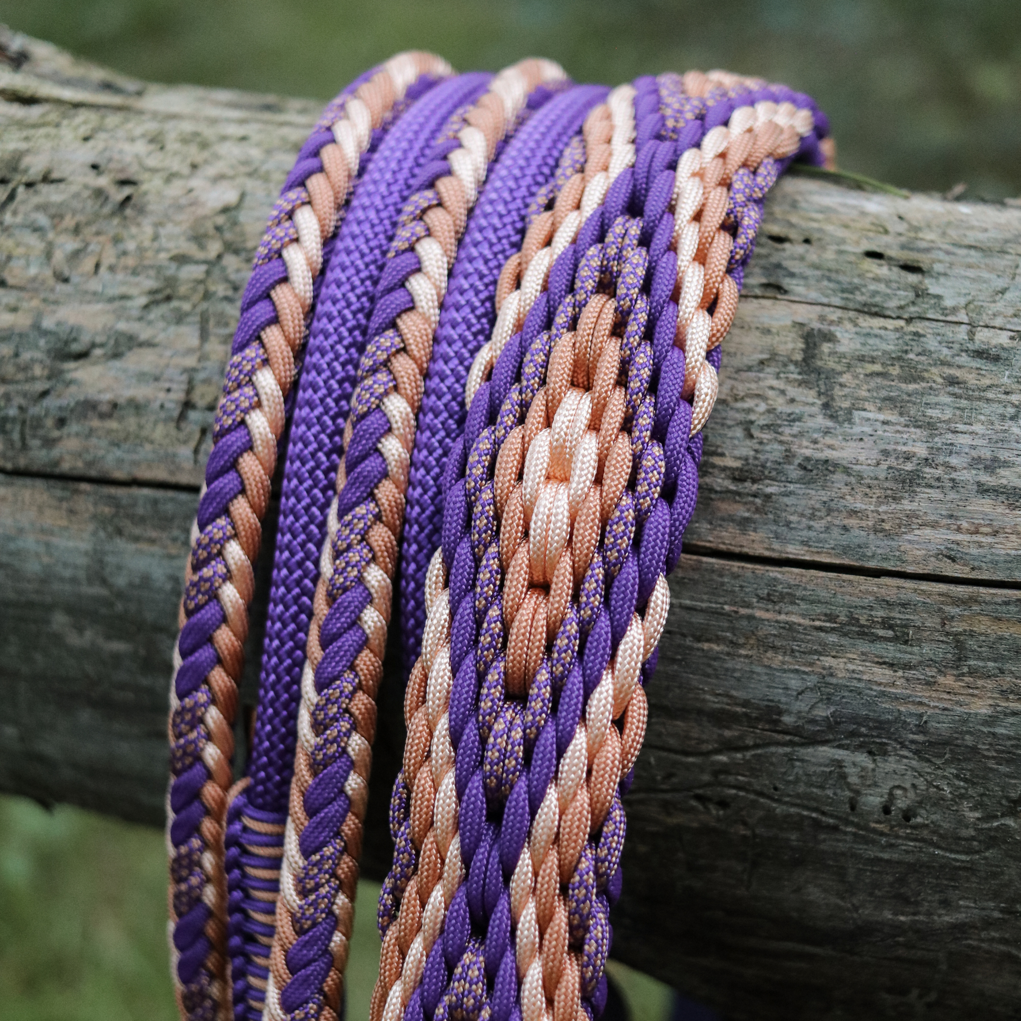 Paracordhalsband "Herkis" in Royal Lila und Kupfer
