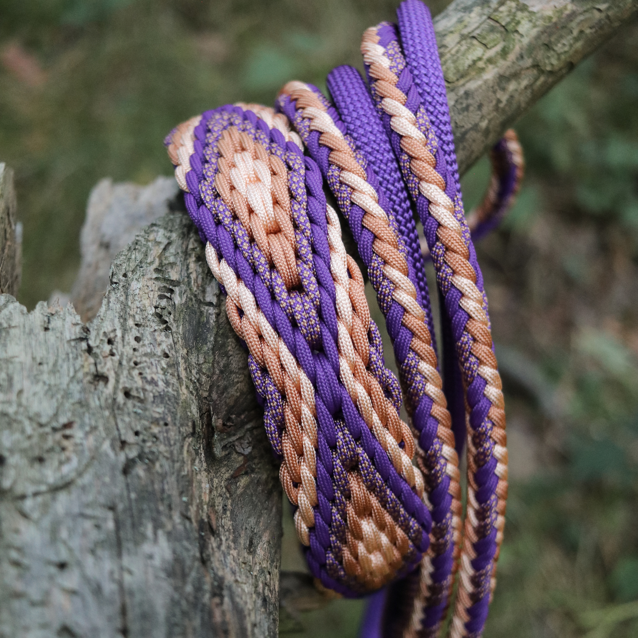Paracordhalsband "Herkis" in Royal Lila und Kupfer