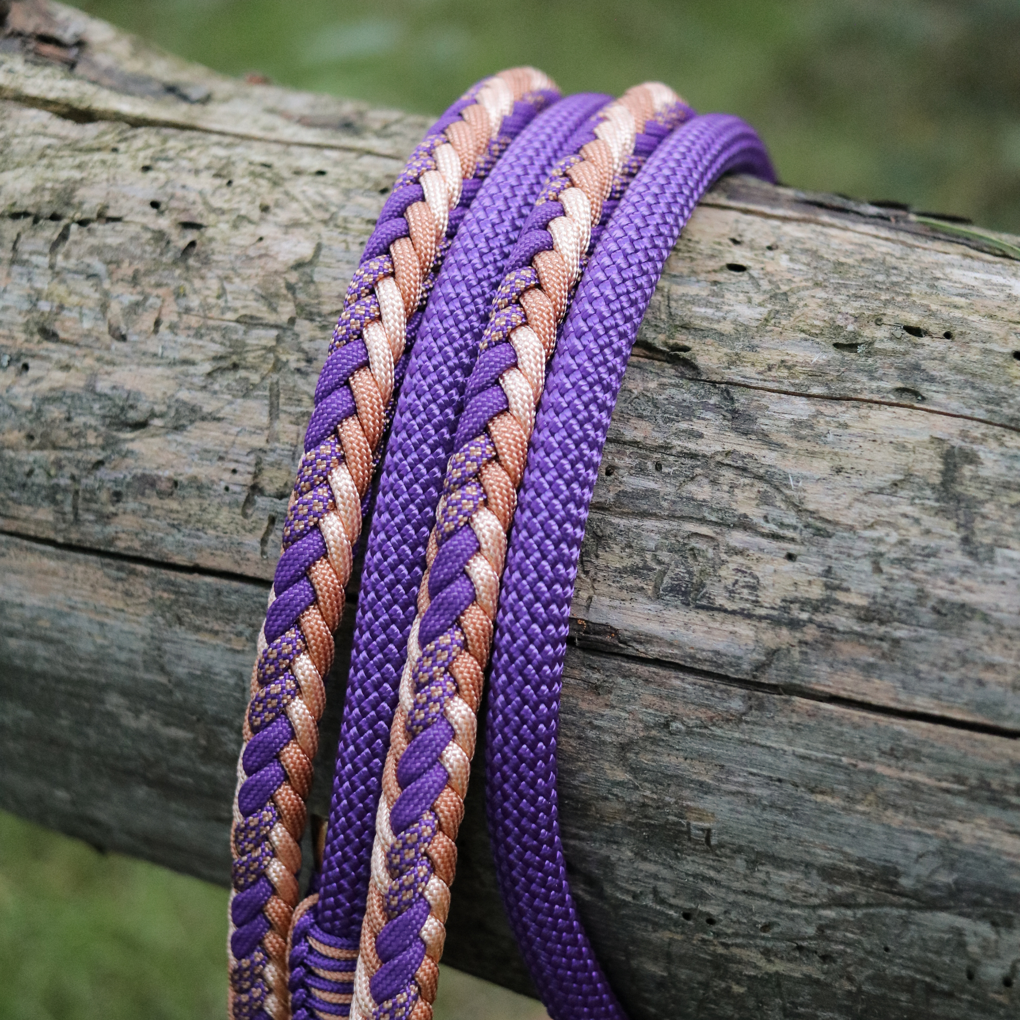 Paracord/Tau Leine "Herringbone" in Royal Lila und Kupfer